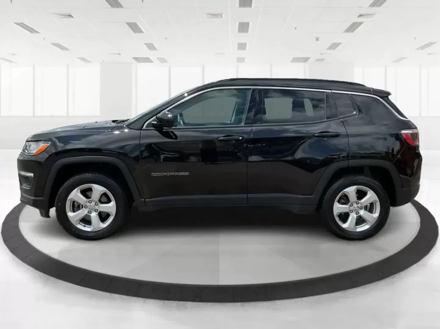 2018 Jeep Compass Latitude 4x4 (3C4NJDBB6JT) with an Other engine, located at 1230 East Main St, Xenia, OH, 45385, (937) 908-9800, 39.688026, -83.910172 - Photo#5