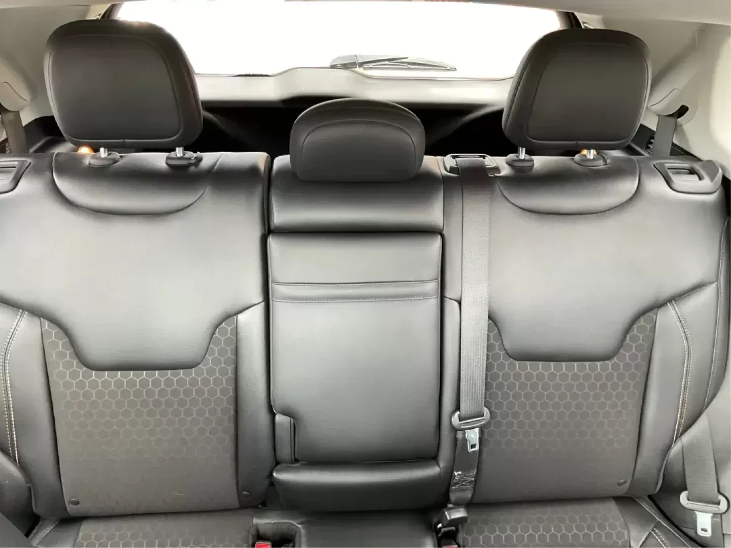 2018 Jeep Compass Latitude 4x4 (3C4NJDBB6JT) with an Other engine, located at 1230 East Main St, Xenia, OH, 45385, (937) 908-9800, 39.688026, -83.910172 - Photo#13