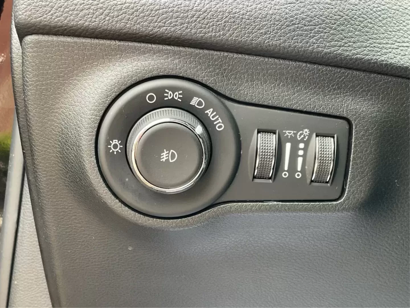 2018 Jeep Compass Latitude 4x4 (3C4NJDBB6JT) with an Other engine, located at 1230 East Main St, Xenia, OH, 45385, (937) 908-9800, 39.688026, -83.910172 - Photo#16