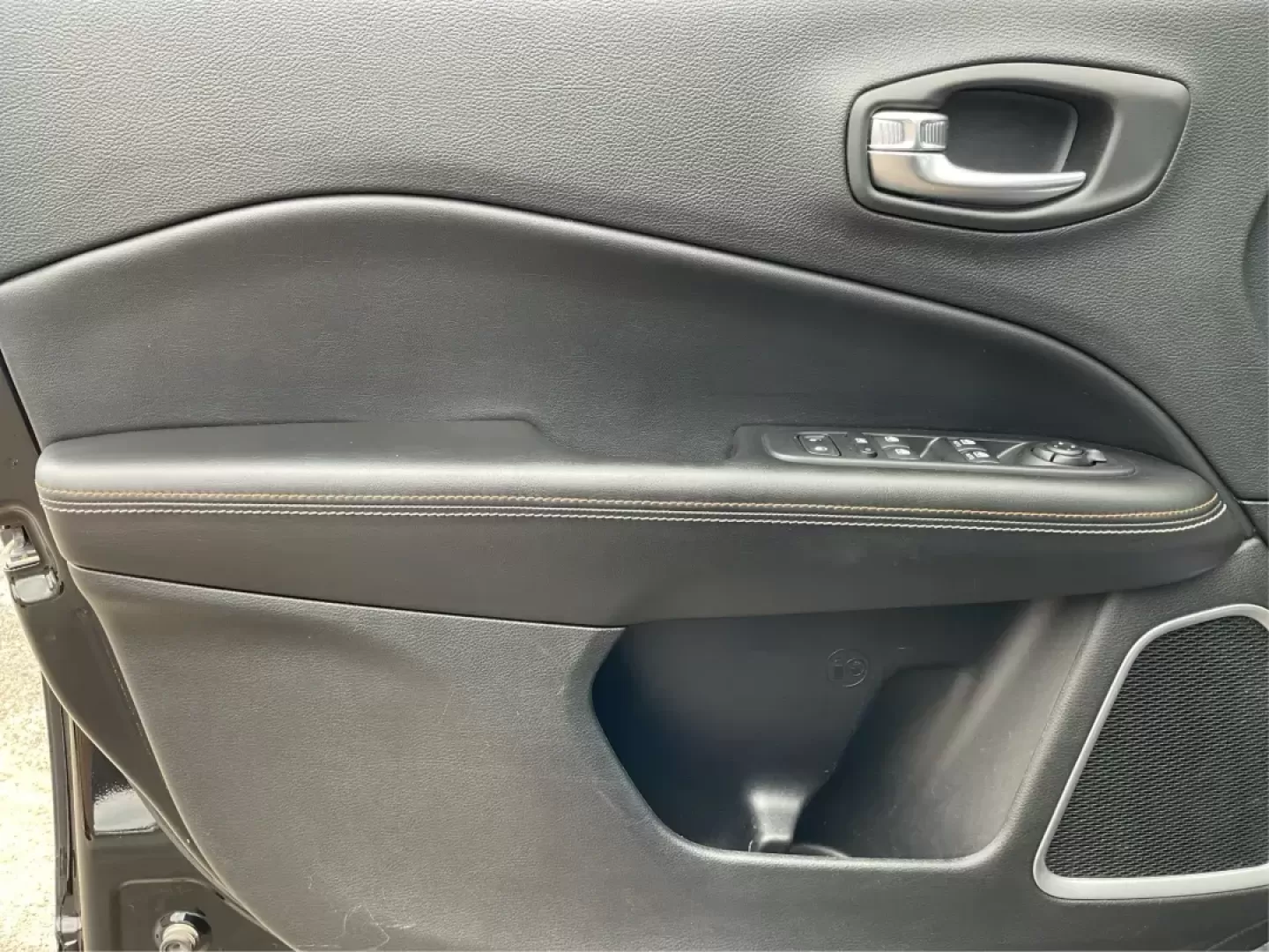 2018 Jeep Compass Latitude 4x4 (3C4NJDBB6JT) with an Other engine, located at 1230 East Main St, Xenia, OH, 45385, (937) 908-9800, 39.688026, -83.910172 - Photo#18