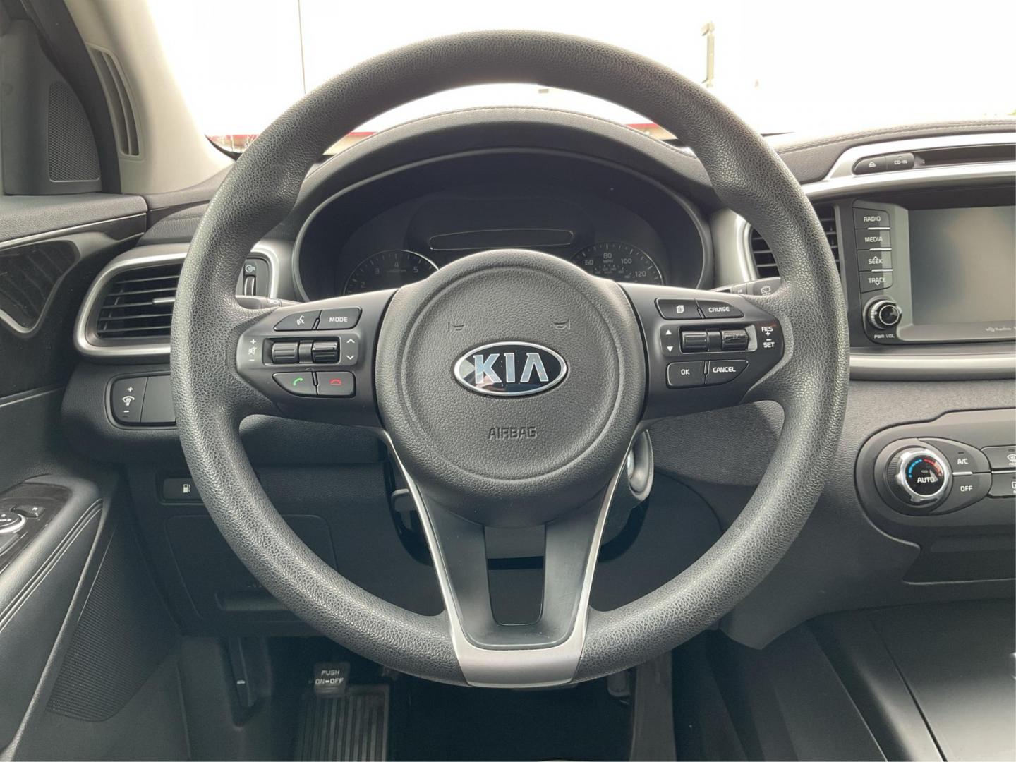 2018 Kia Sorento 2.4L LX (5XYPG4A38JG) with an 2.4L I-4 gasoline direct injection engine, located at 4508 South Dixie Dr, Moraine, OH, 45439, (937) 908-9800, 39.689976, -84.218452 - Photo#15