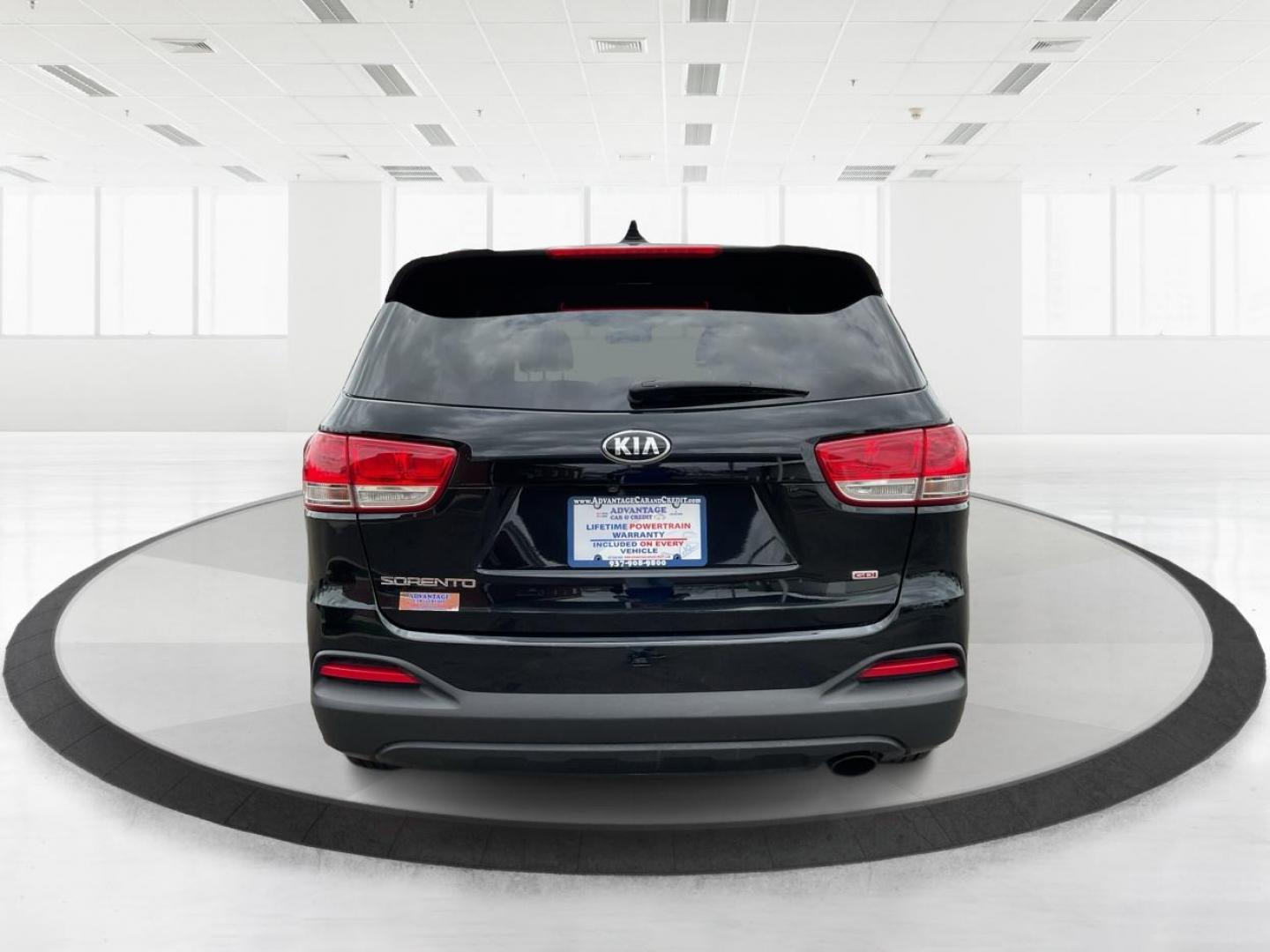 2018 Kia Sorento 2.4L LX (5XYPG4A38JG) with an 2.4L I-4 gasoline direct injection engine, located at 4508 South Dixie Dr, Moraine, OH, 45439, (937) 908-9800, 39.689976, -84.218452 - Photo#3