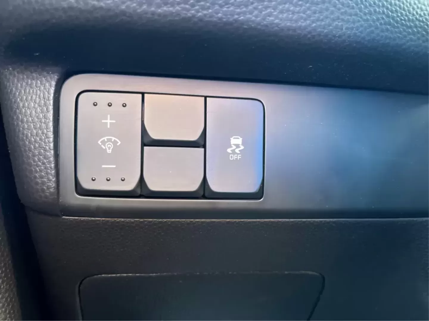 2018 Kia Soul Base 6A (KNDJN2A29J7) with an 1.6L L4 DOHC 16V engine, 6-Speed Automatic transmission, located at 8750 N County Rd 25A, Piqua, OH, 45356, (937) 908-9800, 40.164391, -84.232513 - Photo#8