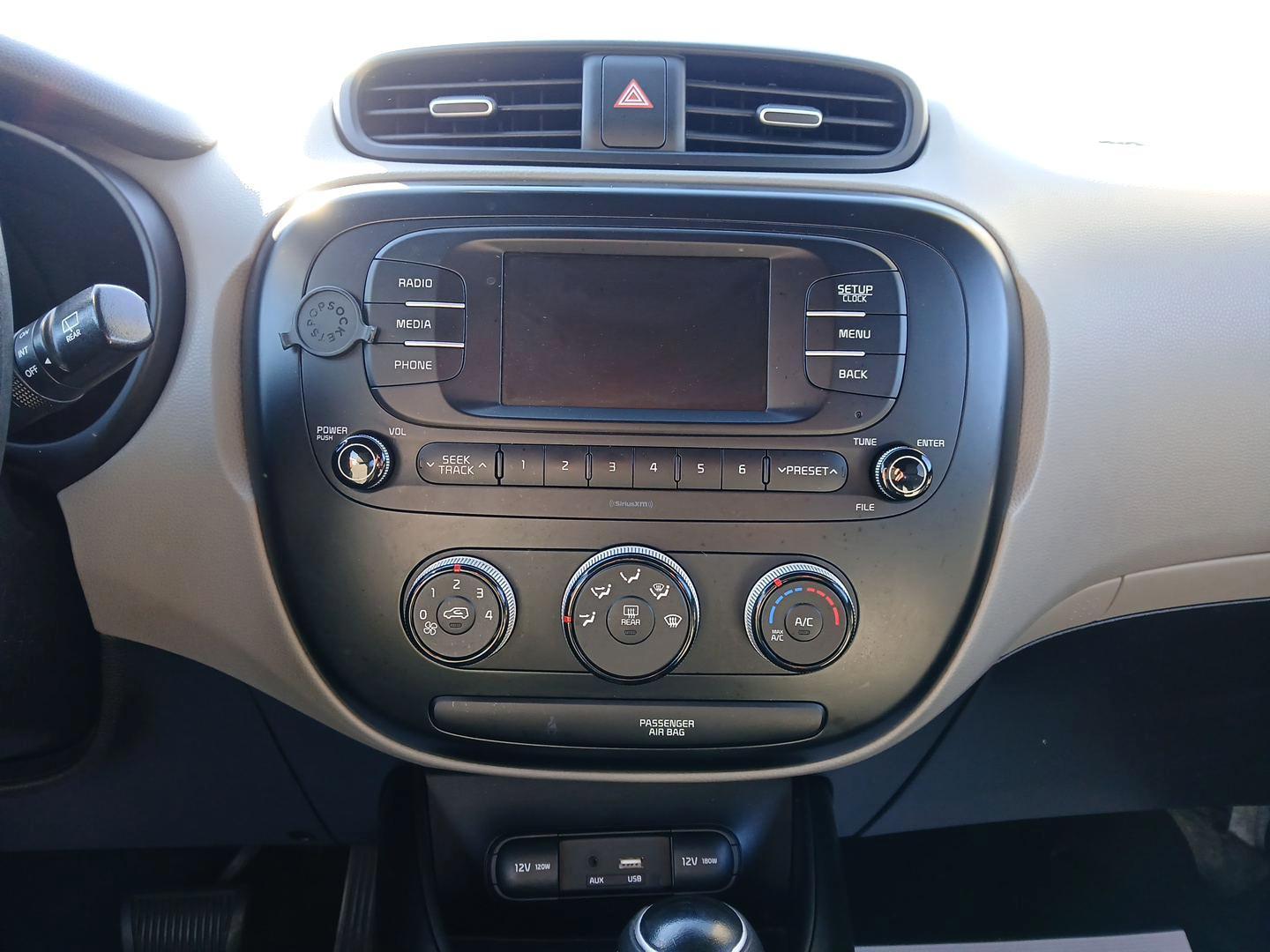 2018 Kia Soul Base 6A (KNDJN2A23J7) with an 1.6L L4 DOHC 16V engine, 6-Speed Automatic transmission, located at 401 Woodman Dr, Riverside, OH, 45431, (937) 908-9800, 39.760899, -84.123421 - Photo#10