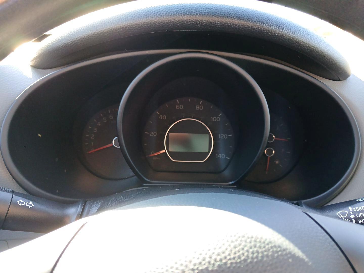 2018 Kia Soul Base 6A (KNDJN2A23J7) with an 1.6L L4 DOHC 16V engine, 6-Speed Automatic transmission, located at 401 Woodman Dr, Riverside, OH, 45431, (937) 908-9800, 39.760899, -84.123421 - Photo#12