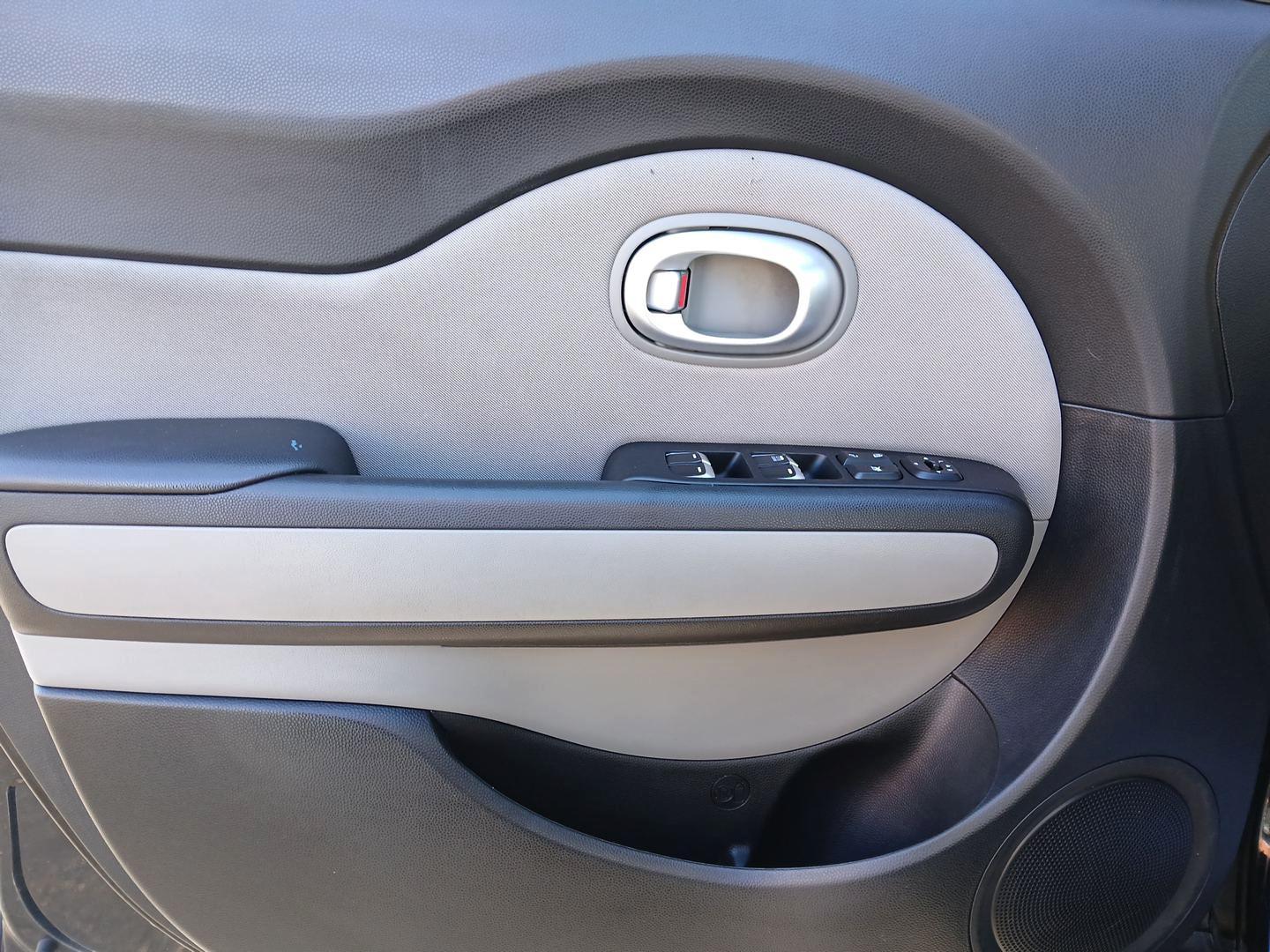 2018 Kia Soul Base 6A (KNDJN2A23J7) with an 1.6L L4 DOHC 16V engine, 6-Speed Automatic transmission, located at 401 Woodman Dr, Riverside, OH, 45431, (937) 908-9800, 39.760899, -84.123421 - Photo#15