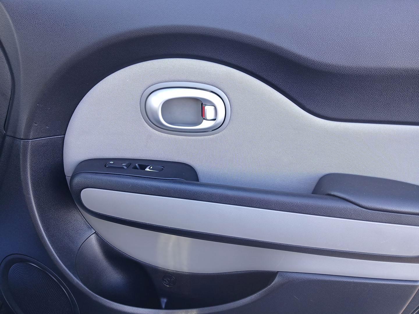 2018 Kia Soul Base 6A (KNDJN2A23J7) with an 1.6L L4 DOHC 16V engine, 6-Speed Automatic transmission, located at 401 Woodman Dr, Riverside, OH, 45431, (937) 908-9800, 39.760899, -84.123421 - Photo#16