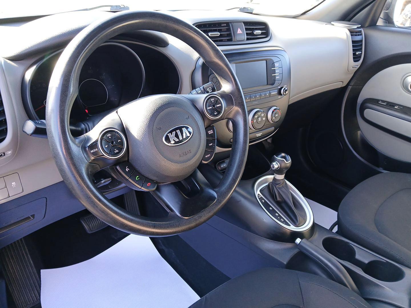 2018 Kia Soul Base 6A (KNDJN2A23J7) with an 1.6L L4 DOHC 16V engine, 6-Speed Automatic transmission, located at 401 Woodman Dr, Riverside, OH, 45431, (937) 908-9800, 39.760899, -84.123421 - Photo#6