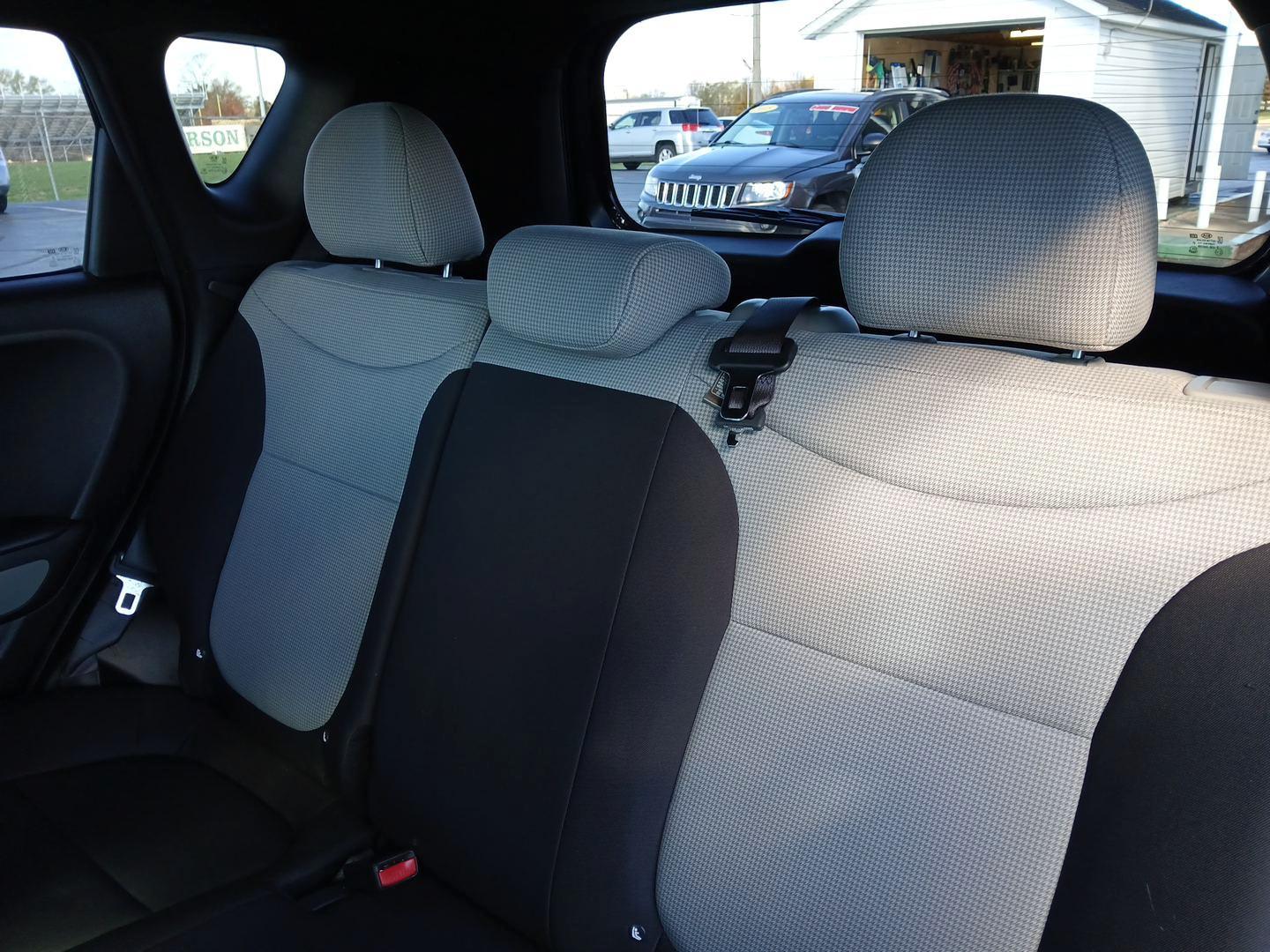 2018 Kia Soul Base 6A (KNDJN2A23J7) with an 1.6L L4 DOHC 16V engine, 6-Speed Automatic transmission, located at 401 Woodman Dr, Riverside, OH, 45431, (937) 908-9800, 39.760899, -84.123421 - Photo#7