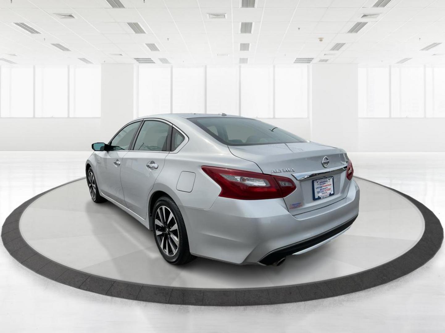 2018 Nissan Altima 2.5 SV (1N4AL3APXJC) with an 2.5L I-4 DOHC engine, located at 880 E. National Road, Vandalia, OH, 45377, (937) 908-9800, 39.891918, -84.183594 - Photo#4