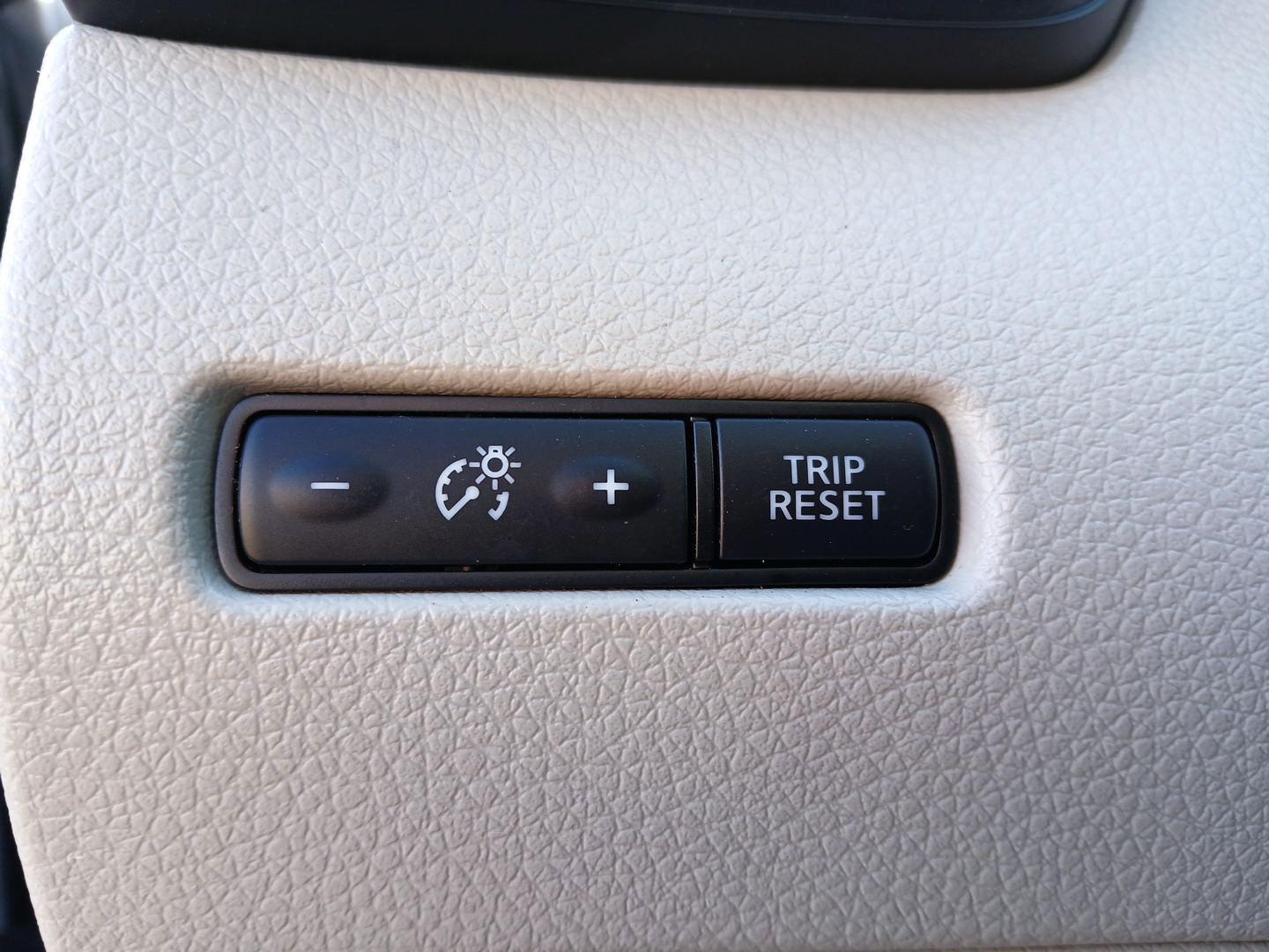 2018 Nissan Rogue Sport SV AWD (JN1BJ1CR6JW) with an 2.0L L4 DOHC 16V engine, Continuously Variable Transmission transmission, located at 880 E. National Road, Vandalia, OH, 45377, (937) 908-9800, 39.891918, -84.183594 - Photo#14