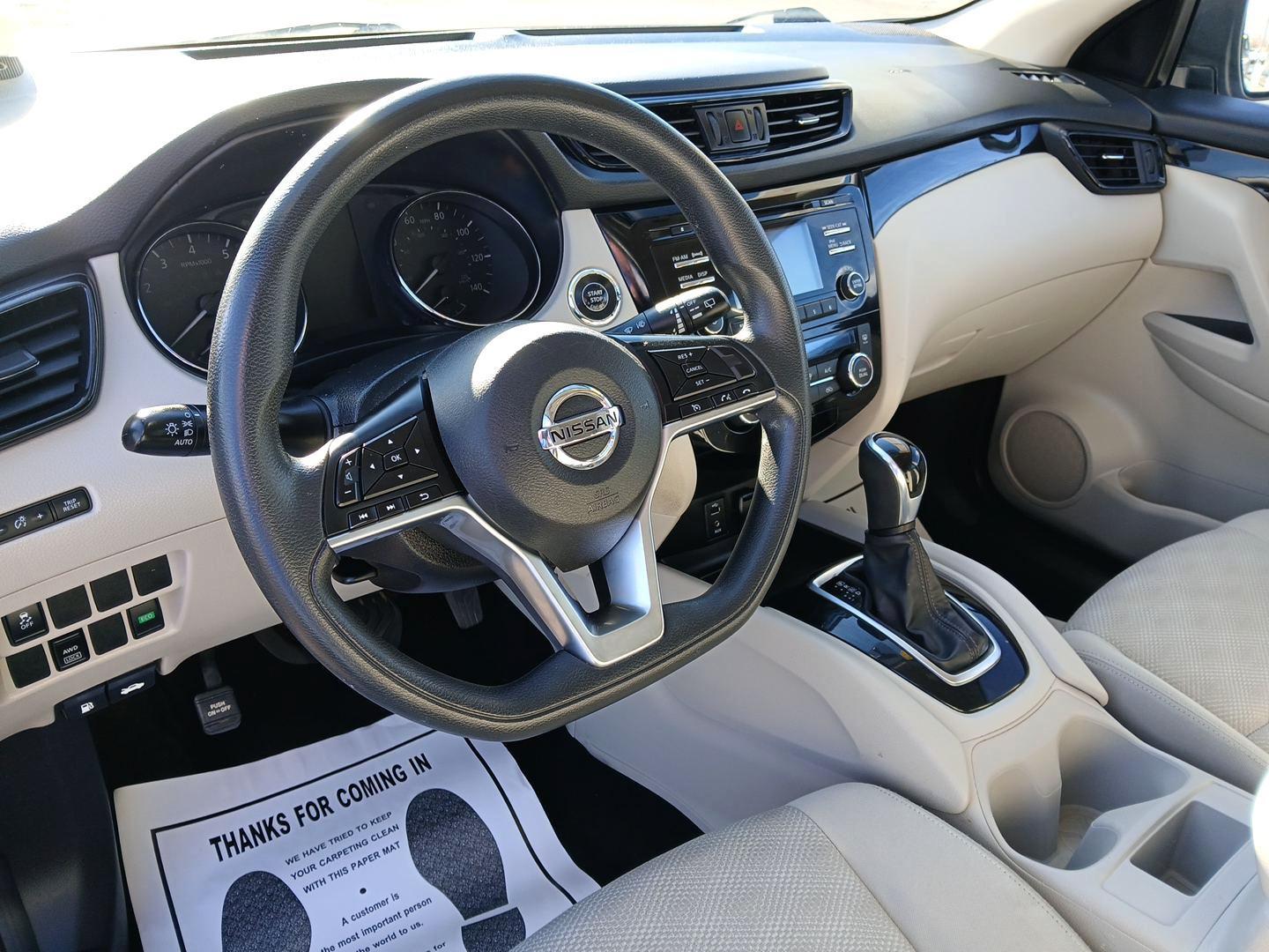 2018 Nissan Rogue Sport SV AWD (JN1BJ1CR6JW) with an 2.0L L4 DOHC 16V engine, Continuously Variable Transmission transmission, located at 880 E. National Road, Vandalia, OH, 45377, (937) 908-9800, 39.891918, -84.183594 - Photo#6