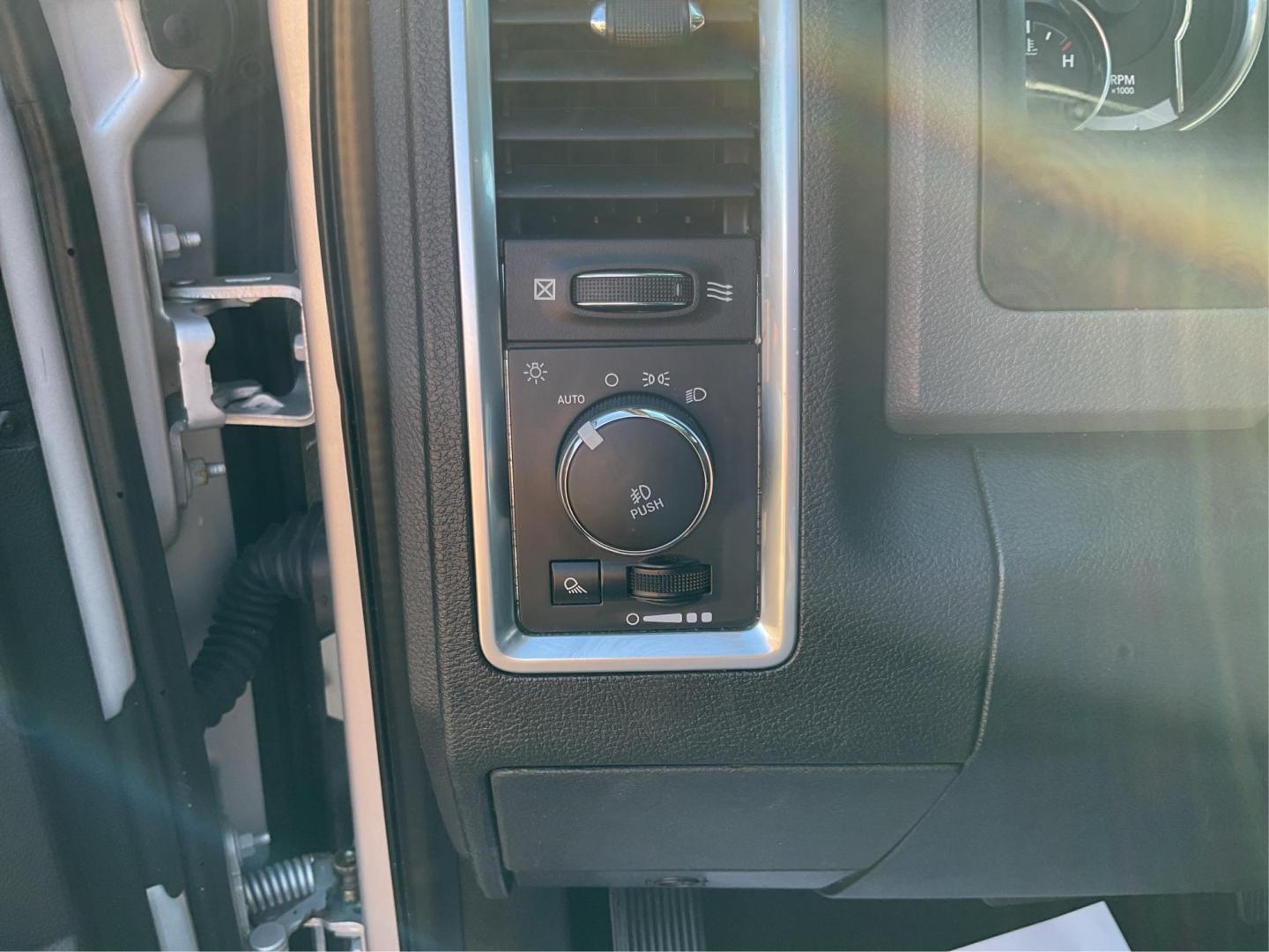 2018 Ram 1500 Big Horn Quad Cab 4x4 6'4 Box (1C6RR7GT2JS) with an EcoDiesel 3L V-6 diesel direct injection engine, located at 8750 N County Rd 25A, Piqua, OH, 45356, (937) 908-9800, 40.164391, -84.232513 - Photo#15