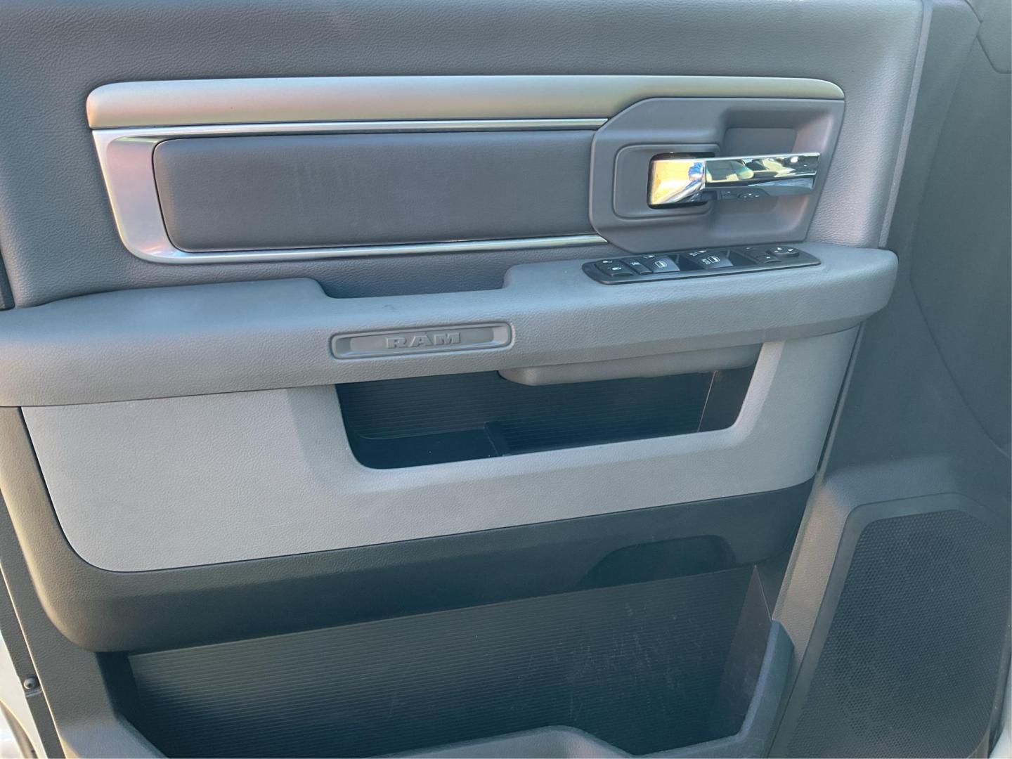 2018 Ram 1500 Big Horn Quad Cab 4x4 6'4 Box (1C6RR7GT2JS) with an EcoDiesel 3L V-6 diesel direct injection engine, located at 8750 N County Rd 25A, Piqua, OH, 45356, (937) 908-9800, 40.164391, -84.232513 - Photo#17