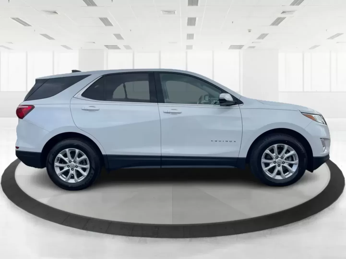 2019 Chevrolet Equinox LT (2GNAXUEV1K6) with an 1.5L I-4 gasoline direct injection engine, located at 4508 South Dixie Dr, Moraine, OH, 45439, (937) 908-9800, 39.689976, -84.218452 - Photo#1