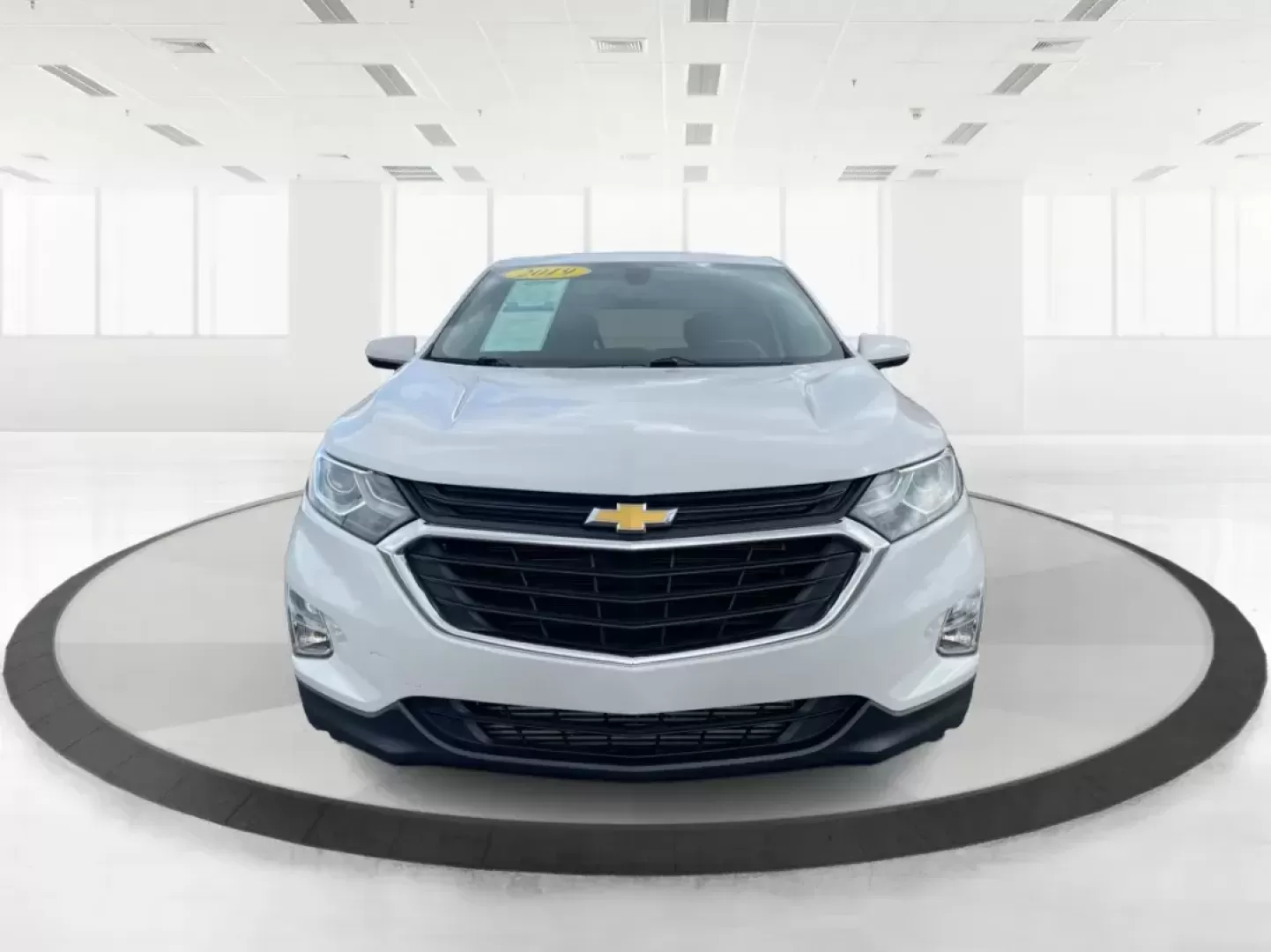 2019 Chevrolet Equinox LT (2GNAXUEV1K6) with an 1.5L I-4 gasoline direct injection engine, located at 4508 South Dixie Dr, Moraine, OH, 45439, (937) 908-9800, 39.689976, -84.218452 - Photo#6