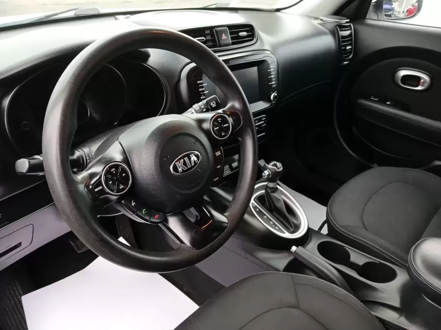 2019 Kia Soul + (KNDJP3A59K7) with an 2.0L L4 DOHC 16V engine, 6-Speed Automatic transmission, located at 401 Woodman Dr, Riverside, OH, 45431, (937) 908-9800, 39.760899, -84.123421 - Photo#7