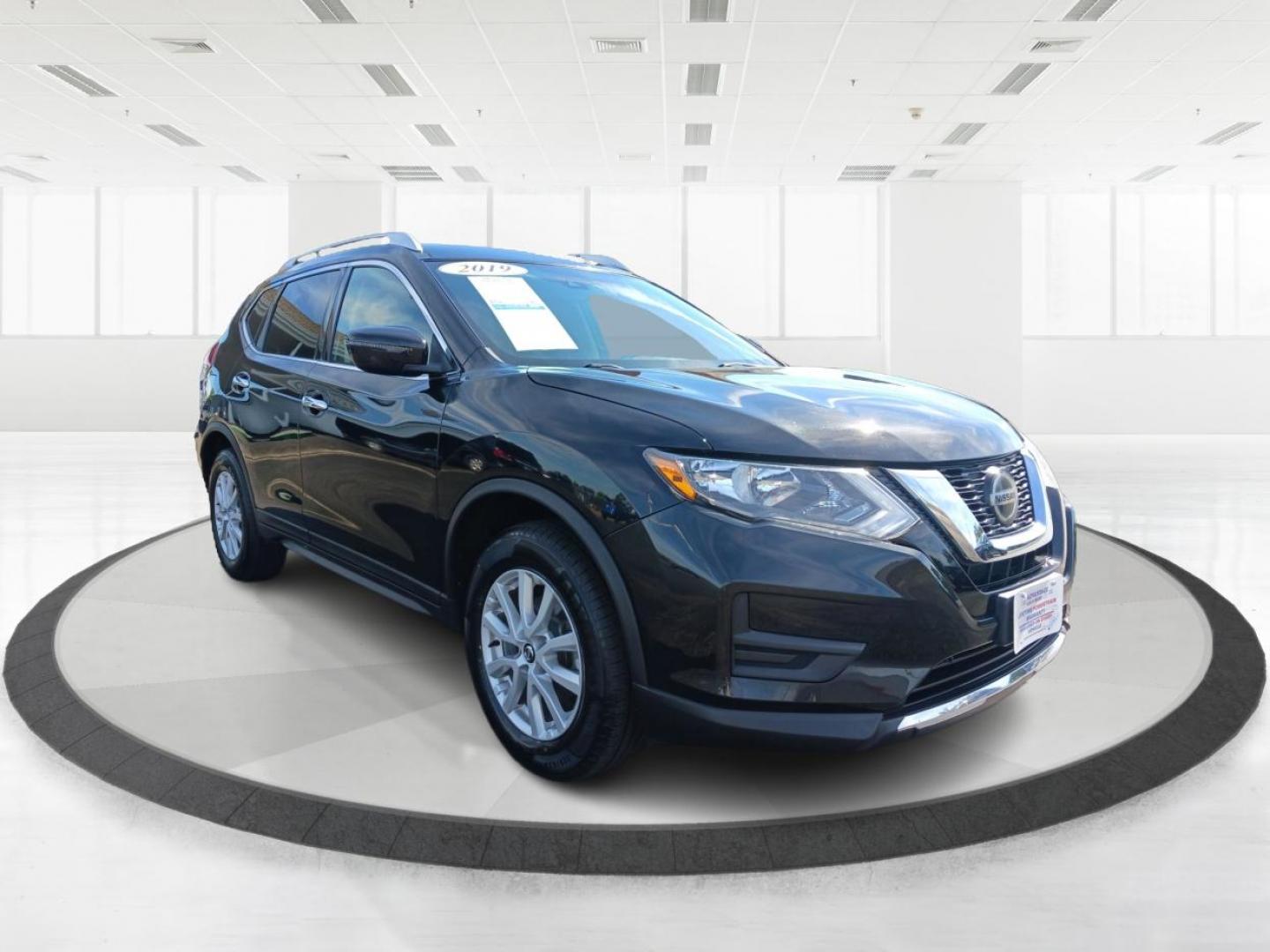 2019 Nissan Rogue SV AWD (KNMAT2MV8KP) with an 2.5L L4 DOHC 16V engine, Continuously Variable Transmission transmission, located at 1230 East Main St, Xenia, OH, 45385, (937) 908-9800, 39.688026, -83.910172 - Photo#0