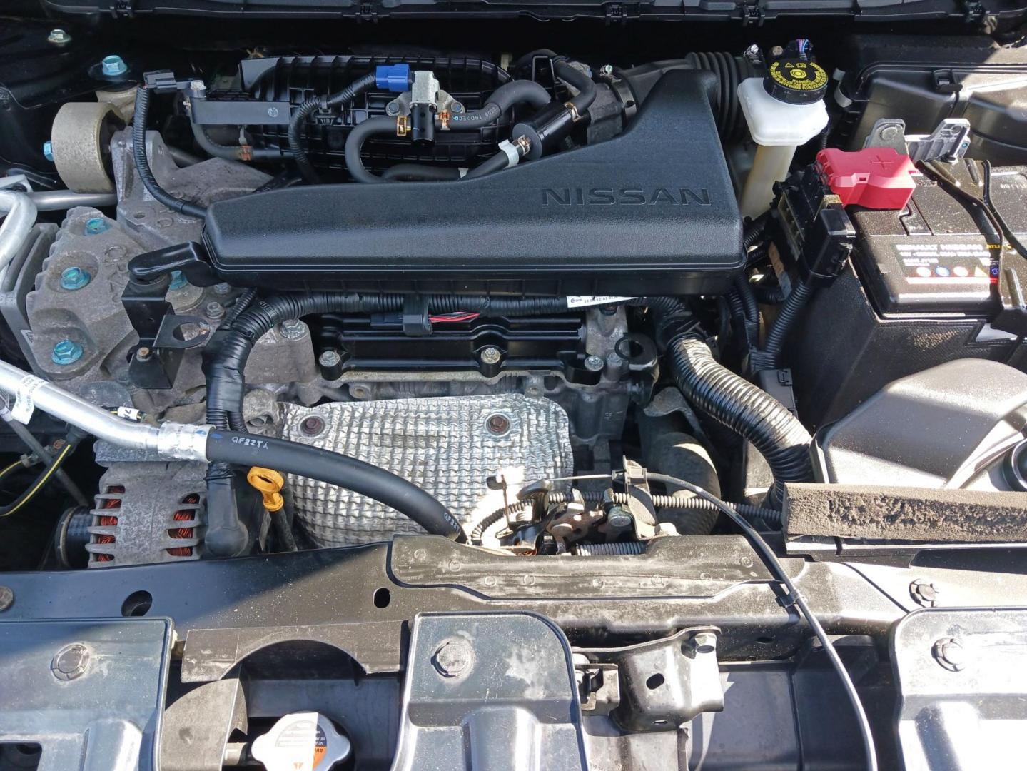 2019 Nissan Rogue SV AWD (KNMAT2MV8KP) with an 2.5L L4 DOHC 16V engine, Continuously Variable Transmission transmission, located at 1230 East Main St, Xenia, OH, 45385, (937) 908-9800, 39.688026, -83.910172 - Photo#10