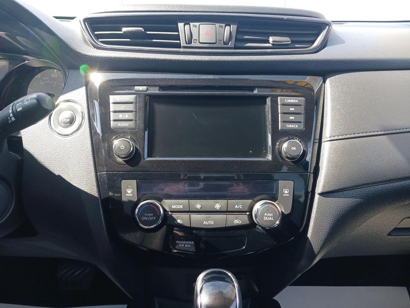 2019 Nissan Rogue SV AWD (KNMAT2MV8KP) with an 2.5L L4 DOHC 16V engine, Continuously Variable Transmission transmission, located at 1230 East Main St, Xenia, OH, 45385, (937) 908-9800, 39.688026, -83.910172 - Photo#12