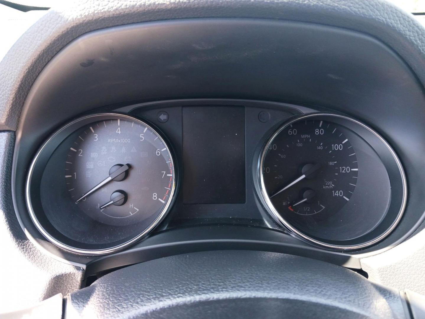 2019 Nissan Rogue SV AWD (KNMAT2MV8KP) with an 2.5L L4 DOHC 16V engine, Continuously Variable Transmission transmission, located at 1230 East Main St, Xenia, OH, 45385, (937) 908-9800, 39.688026, -83.910172 - Photo#14