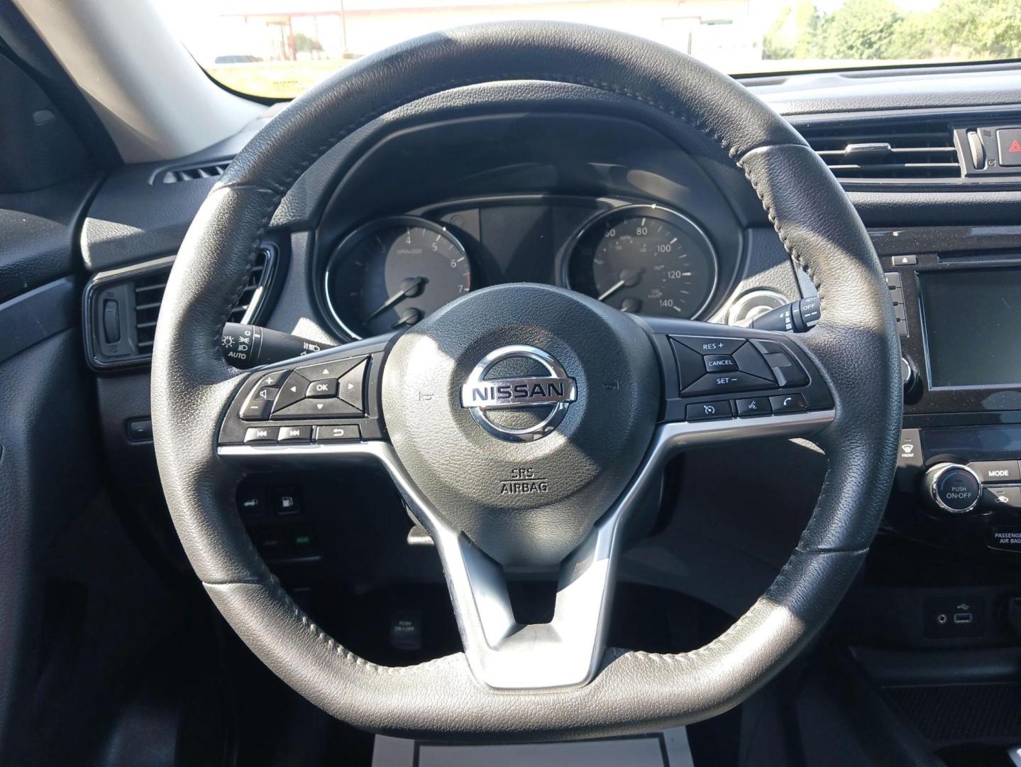 2019 Nissan Rogue SV AWD (KNMAT2MV8KP) with an 2.5L L4 DOHC 16V engine, Continuously Variable Transmission transmission, located at 1230 East Main St, Xenia, OH, 45385, (937) 908-9800, 39.688026, -83.910172 - Photo#15