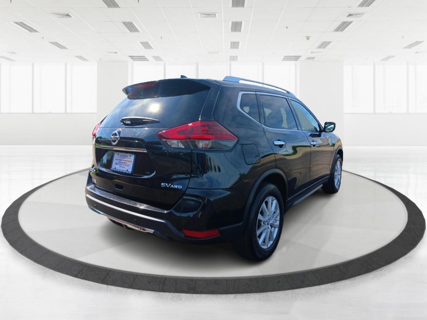 2019 Nissan Rogue SV AWD (KNMAT2MV8KP) with an 2.5L L4 DOHC 16V engine, Continuously Variable Transmission transmission, located at 1230 East Main St, Xenia, OH, 45385, (937) 908-9800, 39.688026, -83.910172 - Photo#2
