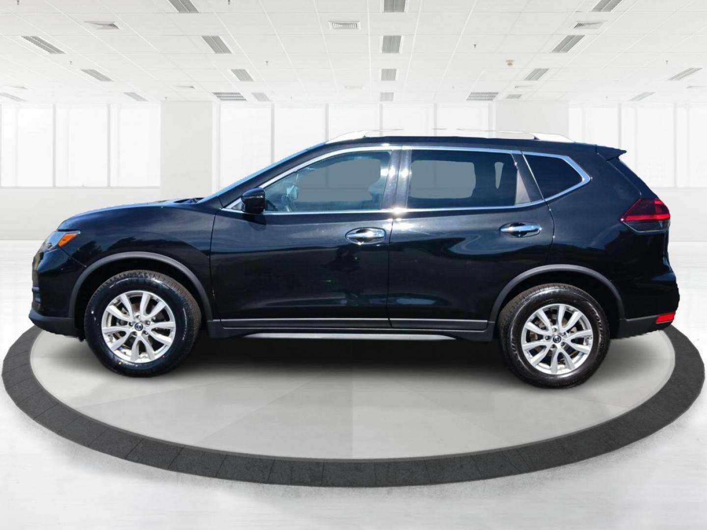 2019 Nissan Rogue SV AWD (KNMAT2MV8KP) with an 2.5L L4 DOHC 16V engine, Continuously Variable Transmission transmission, located at 1230 East Main St, Xenia, OH, 45385, (937) 908-9800, 39.688026, -83.910172 - Photo#5