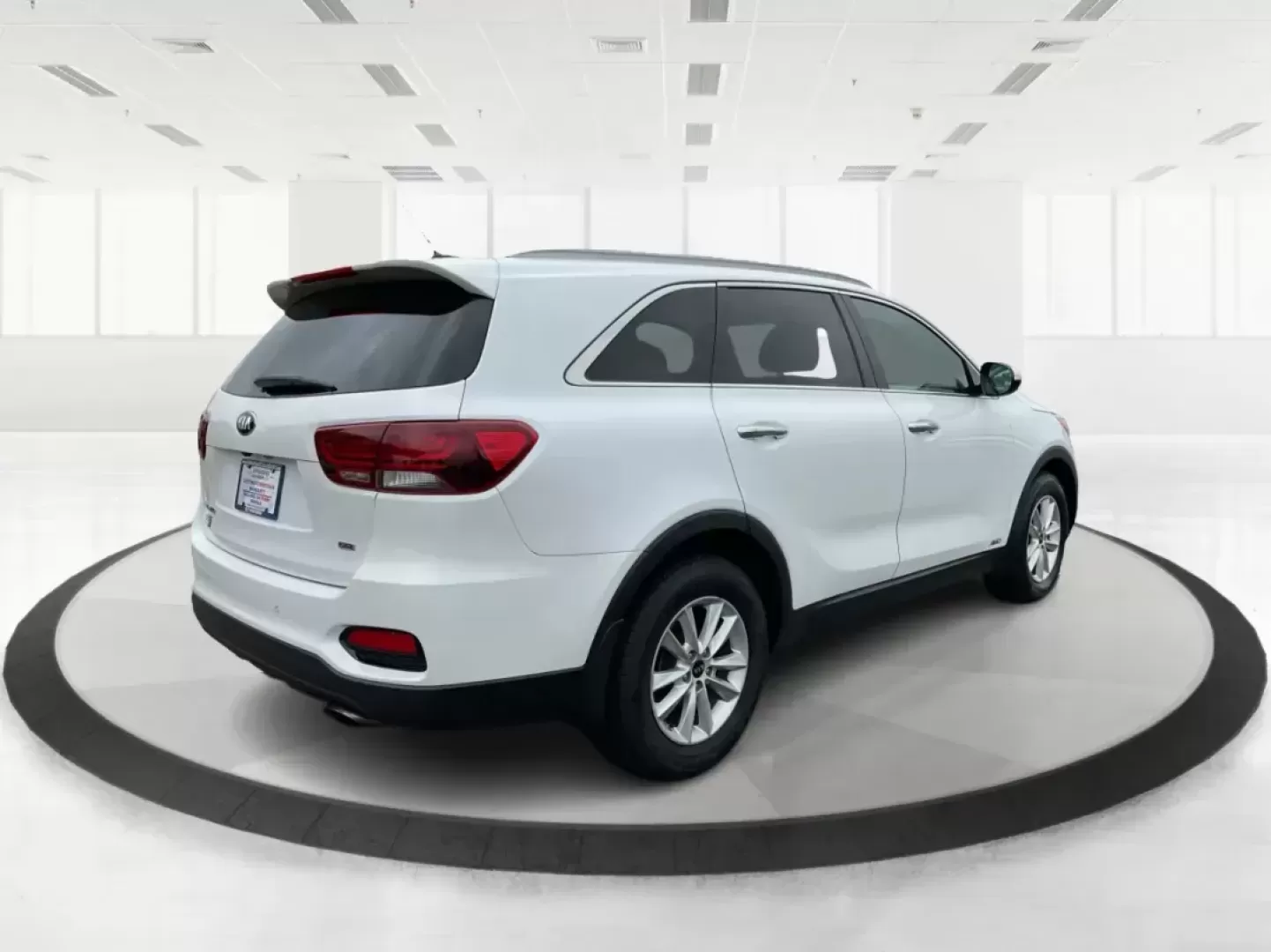 2020 Kia Sorento 2.4L LX (5XYPGDA38LG) with an 2.4L I-4 gasoline direct injection engine, located at 4508 South Dixie Dr, Moraine, OH, 45439, (937) 908-9800, 39.689976, -84.218452 - Photo#2