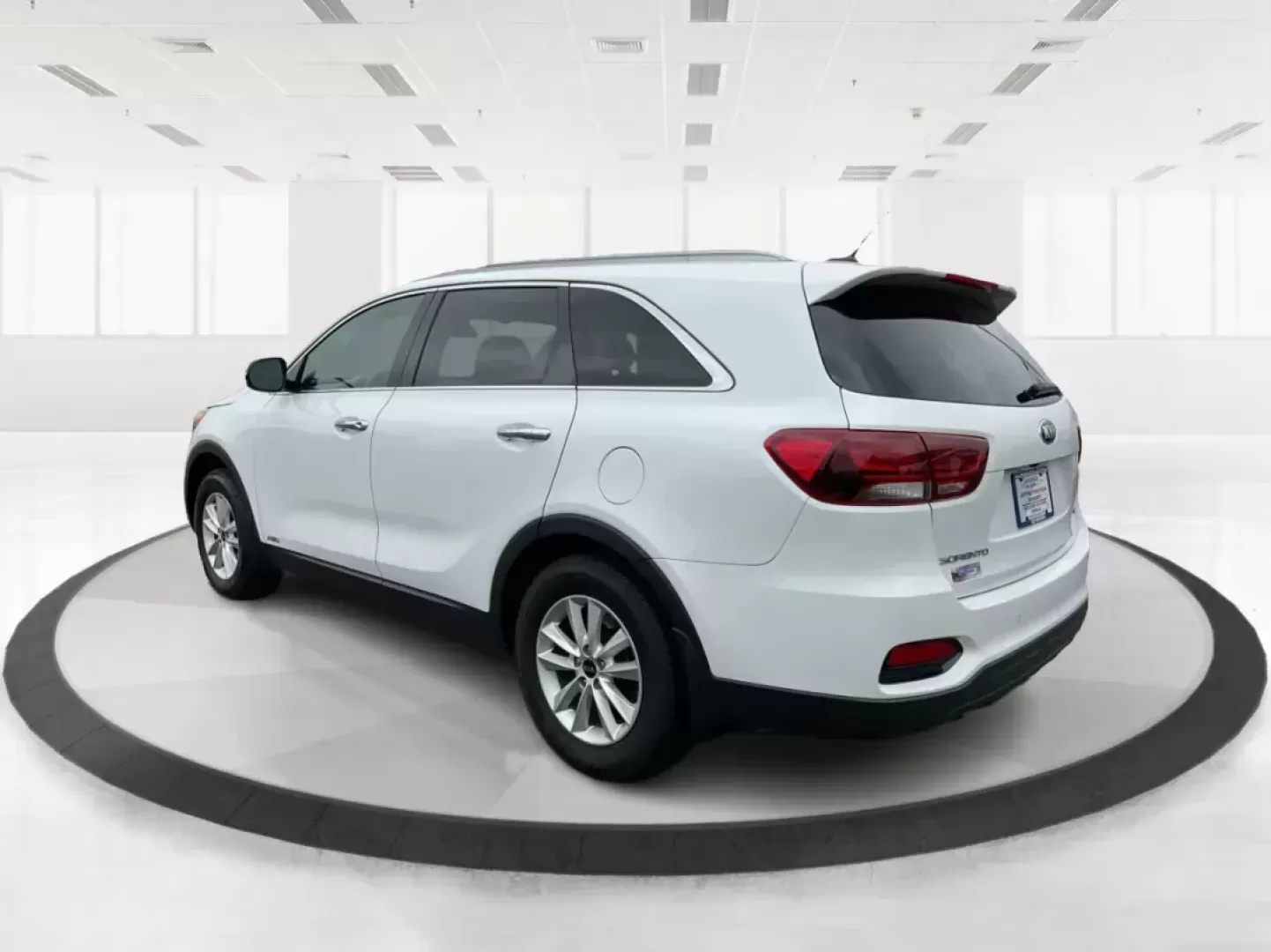 2020 Kia Sorento 2.4L LX (5XYPGDA38LG) with an 2.4L I-4 gasoline direct injection engine, located at 4508 South Dixie Dr, Moraine, OH, 45439, (937) 908-9800, 39.689976, -84.218452 - Photo#3