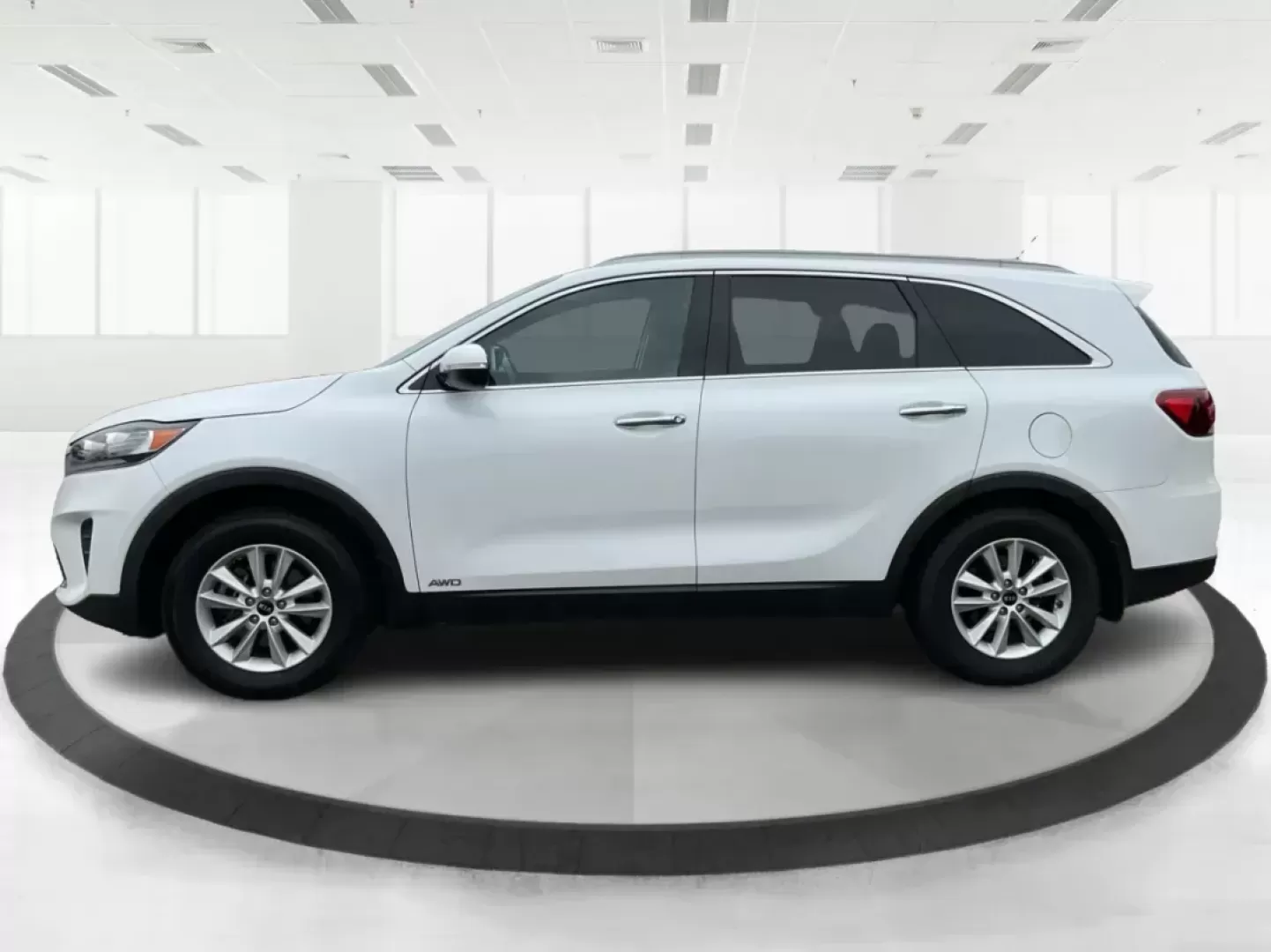 2020 Kia Sorento 2.4L LX (5XYPGDA38LG) with an 2.4L I-4 gasoline direct injection engine, located at 4508 South Dixie Dr, Moraine, OH, 45439, (937) 908-9800, 39.689976, -84.218452 - Photo#4