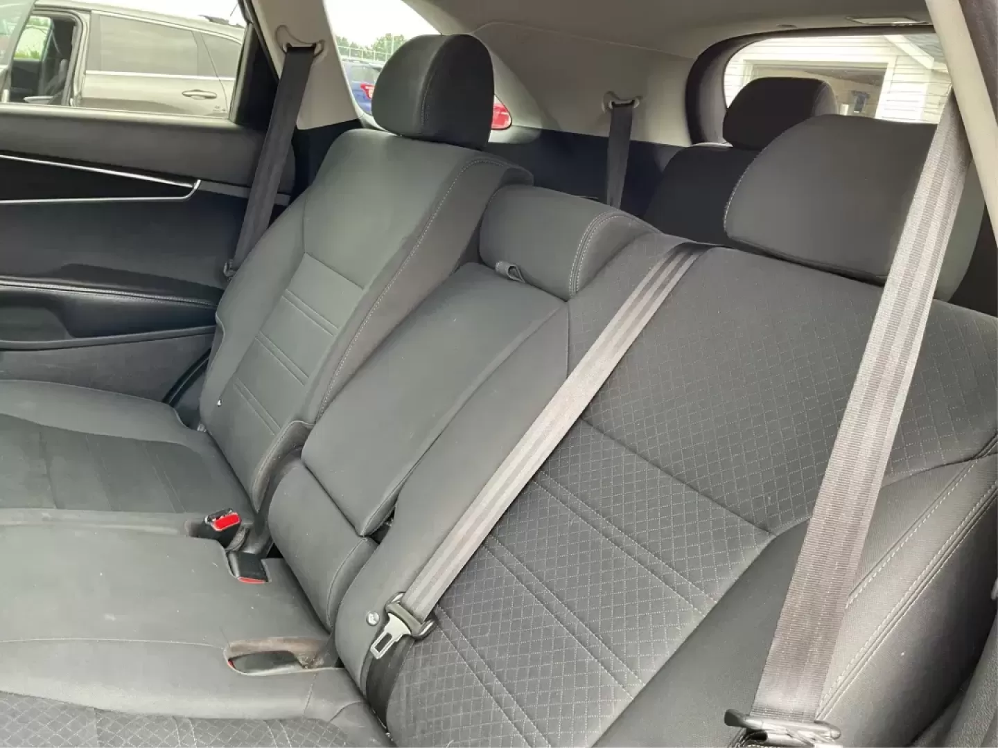 2020 Kia Sorento 2.4L LX (5XYPGDA38LG) with an 2.4L I-4 gasoline direct injection engine, located at 4508 South Dixie Dr, Moraine, OH, 45439, (937) 908-9800, 39.689976, -84.218452 - Photo#8