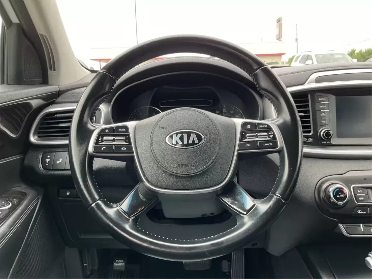 2020 Kia Sorento 2.4L LX (5XYPGDA38LG) with an 2.4L I-4 gasoline direct injection engine, located at 4508 South Dixie Dr, Moraine, OH, 45439, (937) 908-9800, 39.689976, -84.218452 - Photo#14