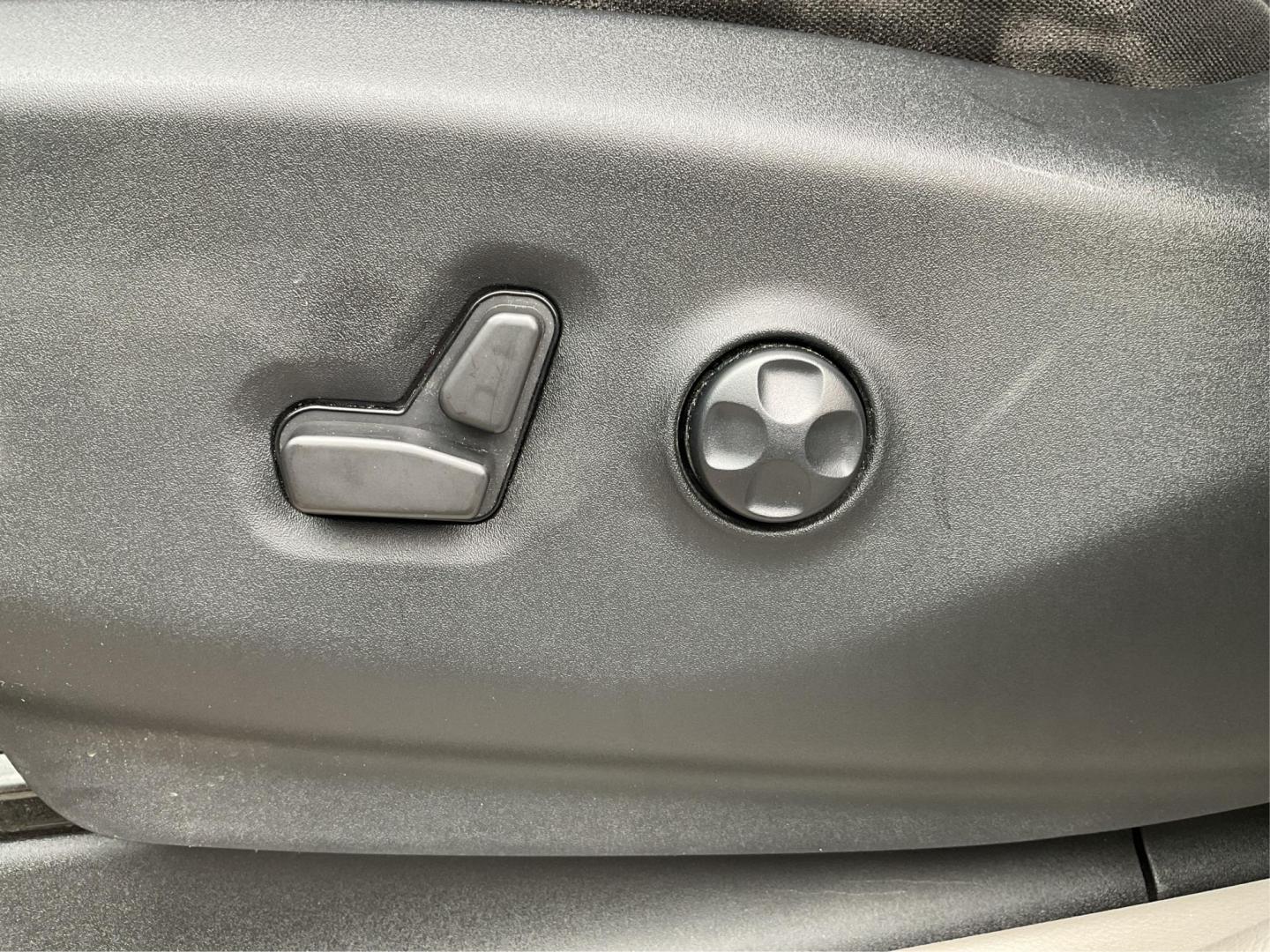 2021 Chrysler Voyager LX (2C4RC1CG2MR) with an 3.6L V-6 DOHC engine, located at 8750 N County Rd 25A, Piqua, OH, 45356, (937) 908-9800, 40.164391, -84.232513 - Photo#17