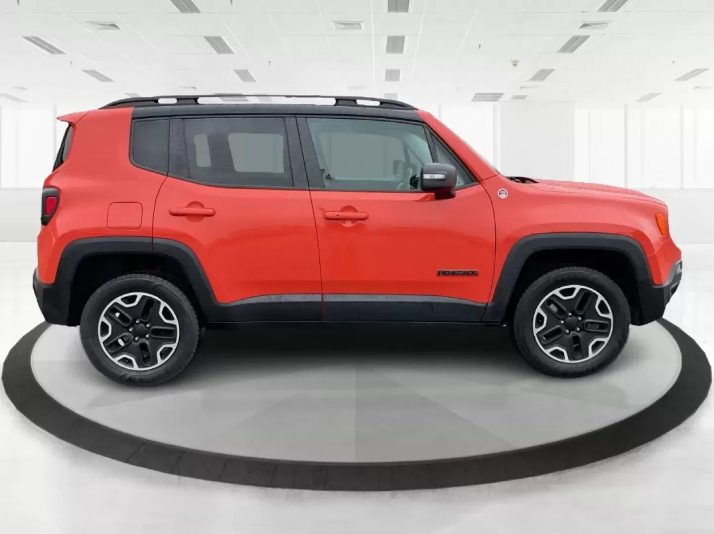 2016 Jeep Renegade Trailhawk (ZACCJBCT1GP) with an Tigershark MultiAir 2.4L I-4 variable valve contro engine, located at 4508 South Dixie Dr, Moraine, OH, 45439, (937) 908-9800, 39.689976, -84.218452 - Embrace adventure and elevate your daily routine with this 2016 Jeep Renegade Trailhawk, a versatile Crossover designed for both urban commuting and weekend escapades. Ideal for budget-conscious buyers, this vehicle combines rugged capability with modern technology, making it perfect for growing fam - Photo#1