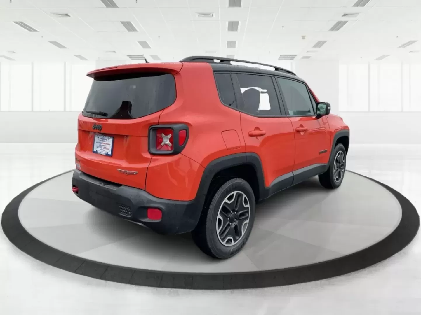 2016 Jeep Renegade Trailhawk (ZACCJBCT1GP) with an Tigershark MultiAir 2.4L I-4 variable valve contro engine, located at 4508 South Dixie Dr, Moraine, OH, 45439, (937) 908-9800, 39.689976, -84.218452 - Embrace adventure and elevate your daily routine with this 2016 Jeep Renegade Trailhawk, a versatile Crossover designed for both urban commuting and weekend escapades. Ideal for budget-conscious buyers, this vehicle combines rugged capability with modern technology, making it perfect for growing fam - Photo#2
