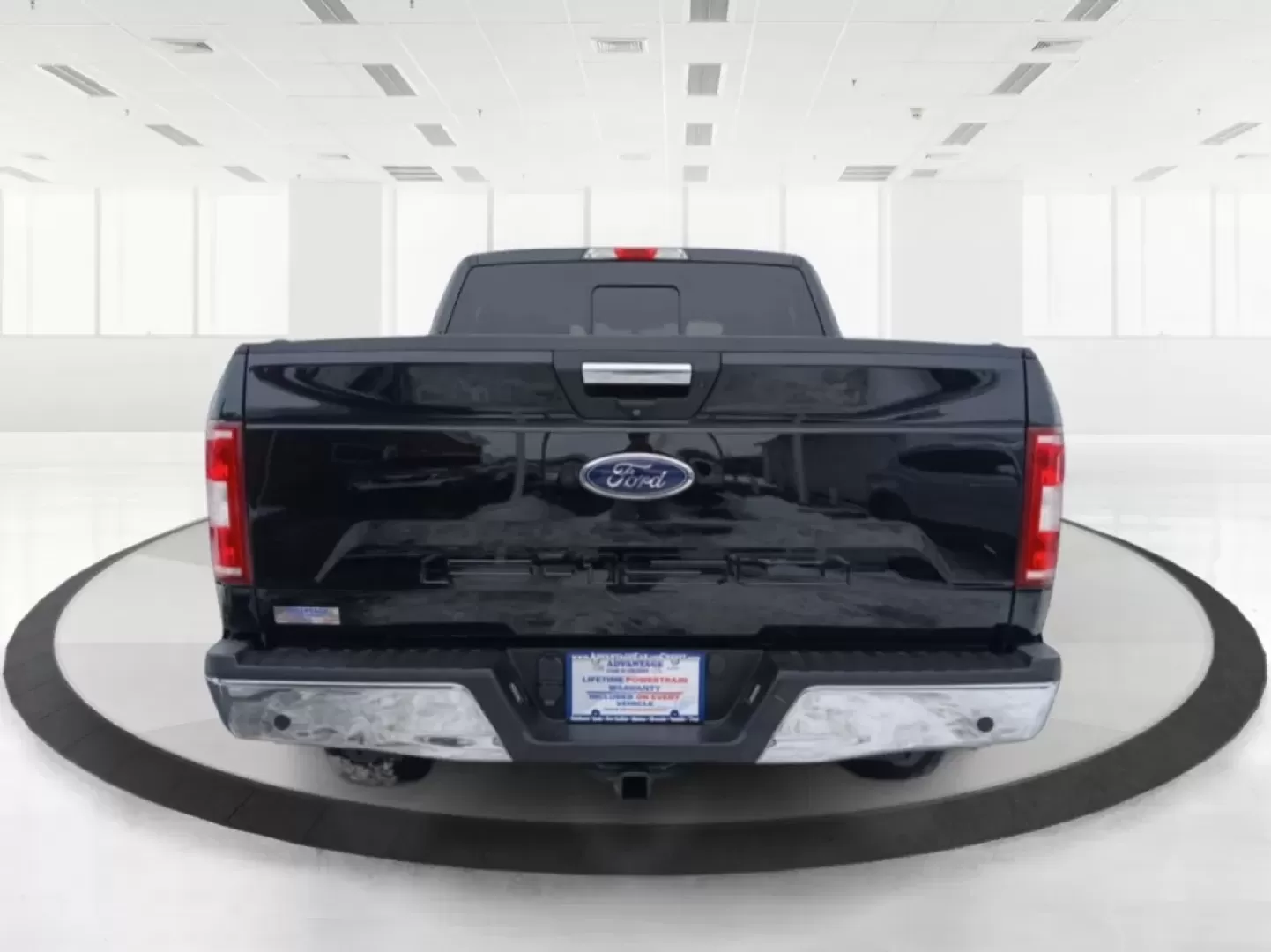 2018 Ford F-150 XLT SuperCrew 5.5-ft. Bed 4WD (1FTEW1E52JF) with an 5.0L V8 OHV 32V engine, 6-Speed Automatic transmission, located at 4508 South Dixie Dr, Moraine, OH, 45439, (937) 908-9800, 39.689976, -84.218452 - Are you ready to elevate your daily commute or weekend adventures? Look no further than this striking 2018 Ford F-150 XLT SuperCrew located at Advantage Car and Credit in Fairborn, OH. Whether you're carting the kids to practice, hauling materials for your next DIY project, or exploring the great ou - Photo#3