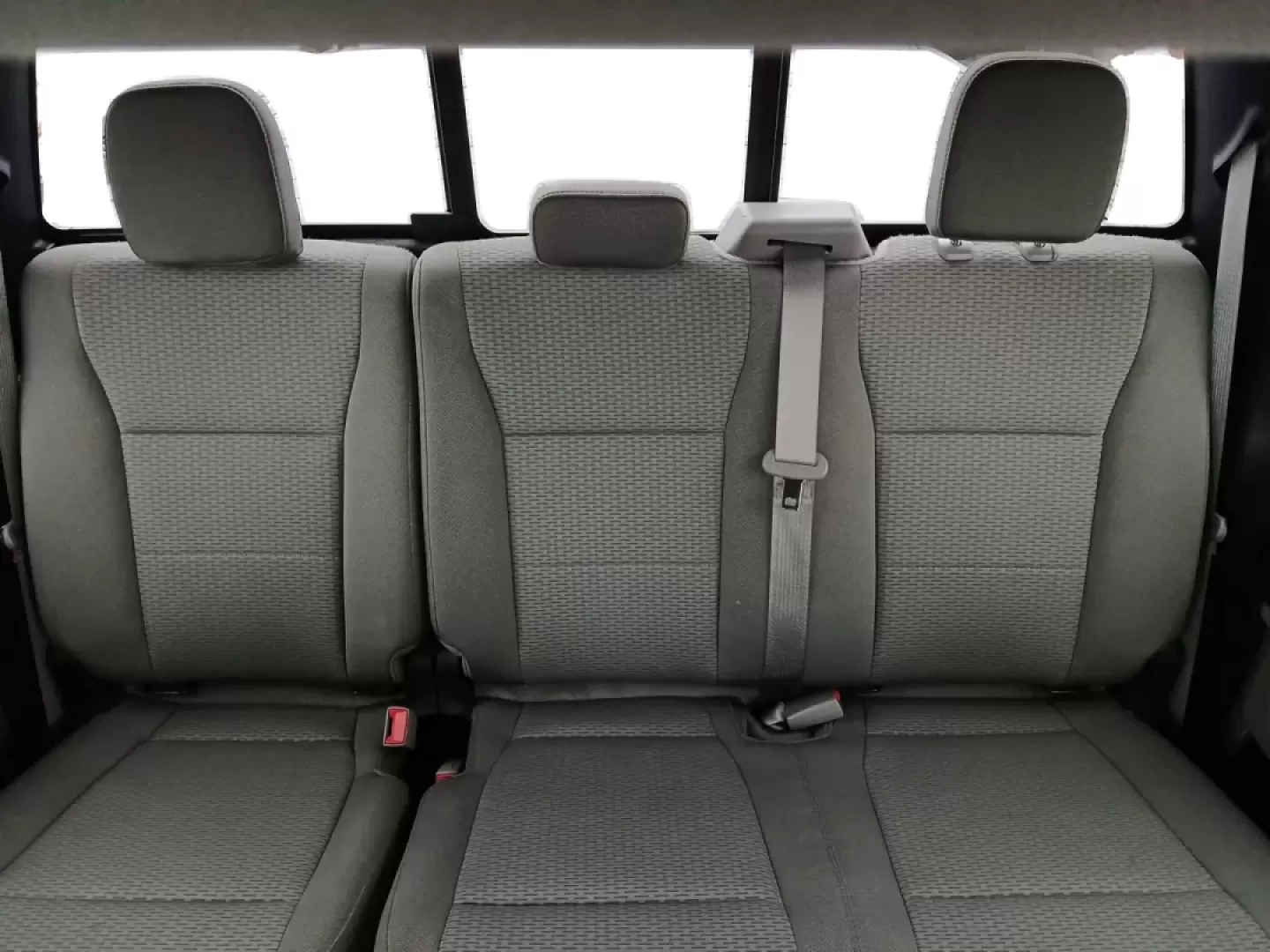 2018 Ford F-150 XLT SuperCrew 5.5-ft. Bed 4WD (1FTEW1E52JF) with an 5.0L V8 OHV 32V engine, 6-Speed Automatic transmission, located at 4508 South Dixie Dr, Moraine, OH, 45439, (937) 908-9800, 39.689976, -84.218452 - Are you ready to elevate your daily commute or weekend adventures? Look no further than this striking 2018 Ford F-150 XLT SuperCrew located at Advantage Car and Credit in Fairborn, OH. Whether you're carting the kids to practice, hauling materials for your next DIY project, or exploring the great ou - Photo#13