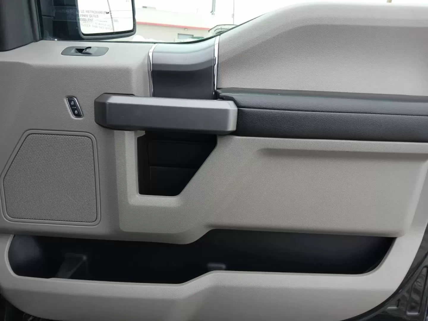 2018 Ford F-150 XLT SuperCrew 5.5-ft. Bed 4WD (1FTEW1E52JF) with an 5.0L V8 OHV 32V engine, 6-Speed Automatic transmission, located at 4508 South Dixie Dr, Moraine, OH, 45439, (937) 908-9800, 39.689976, -84.218452 - Are you ready to elevate your daily commute or weekend adventures? Look no further than this striking 2018 Ford F-150 XLT SuperCrew located at Advantage Car and Credit in Fairborn, OH. Whether you're carting the kids to practice, hauling materials for your next DIY project, or exploring the great ou - Photo#19