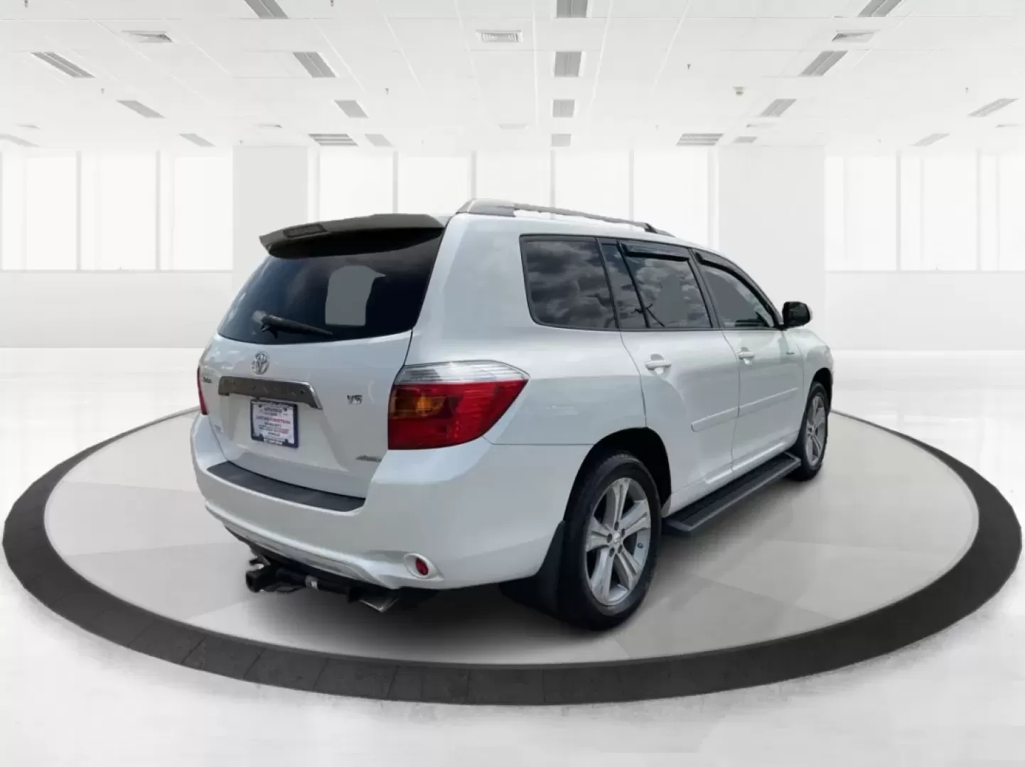 2008 Toyota Highlander Sport (JTEES43A082) with an 3.5L V-6 DOHC engine, located at 1184 Kauffman Ave, Fairborn, OH, 45324, (937) 908-9800, 39.807072, -84.030914 - ### Discover Your Next Adventure with the 2008 Toyota Highlander Sport<br /> <br /> Are you ready to elevate your family outings or weekend getaways? The 2008 Toyota Highlander Sport is the perfect companion for those who seek both comfort and capability. This SUV is designed to accommodate growing - Photo#2