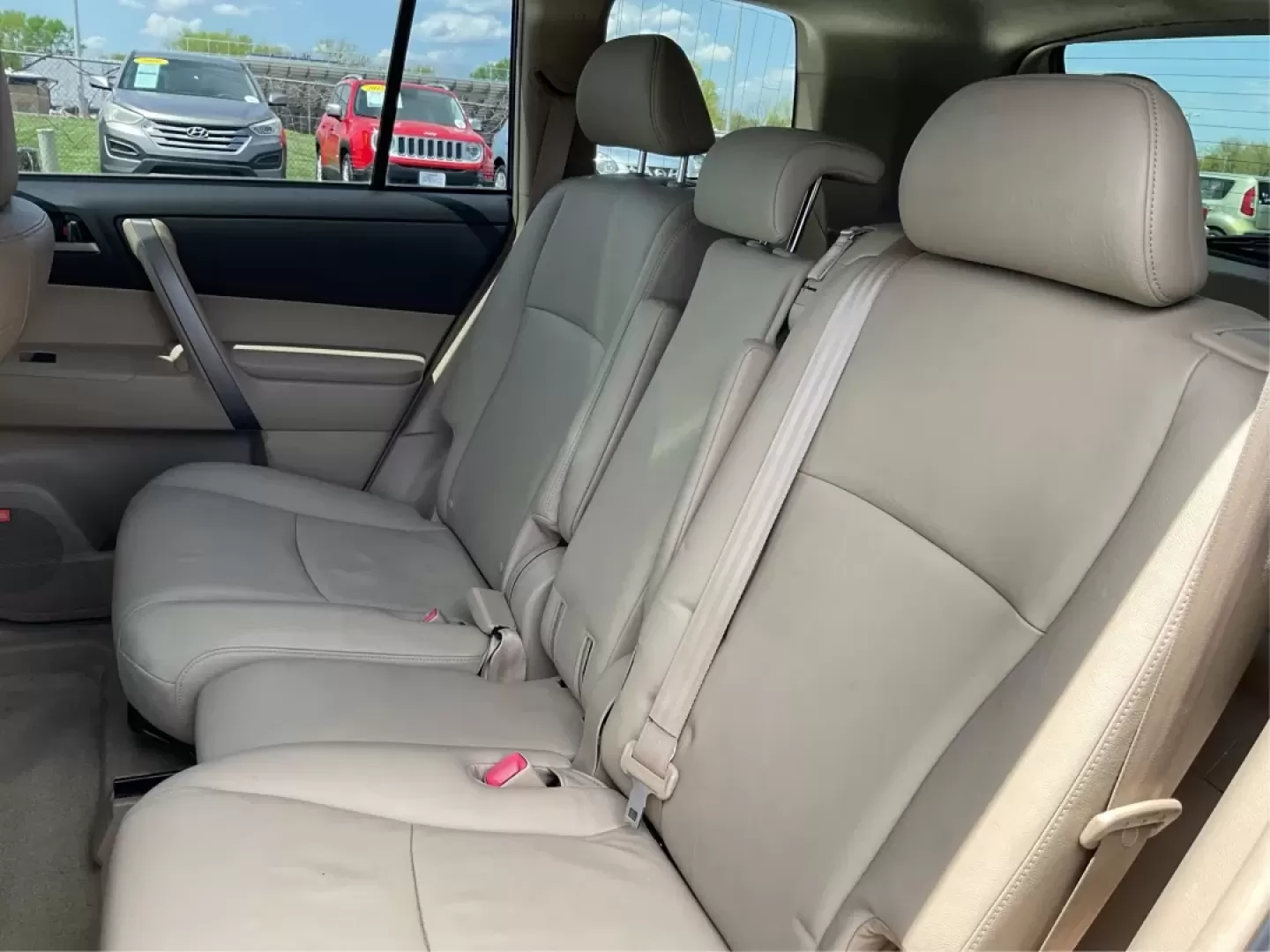 2008 Toyota Highlander Sport (JTEES43A082) with an 3.5L V-6 DOHC engine, located at 1184 Kauffman Ave, Fairborn, OH, 45324, (937) 908-9800, 39.807072, -84.030914 - ### Discover Your Next Adventure with the 2008 Toyota Highlander Sport<br /> <br /> Are you ready to elevate your family outings or weekend getaways? The 2008 Toyota Highlander Sport is the perfect companion for those who seek both comfort and capability. This SUV is designed to accommodate growing - Photo#10