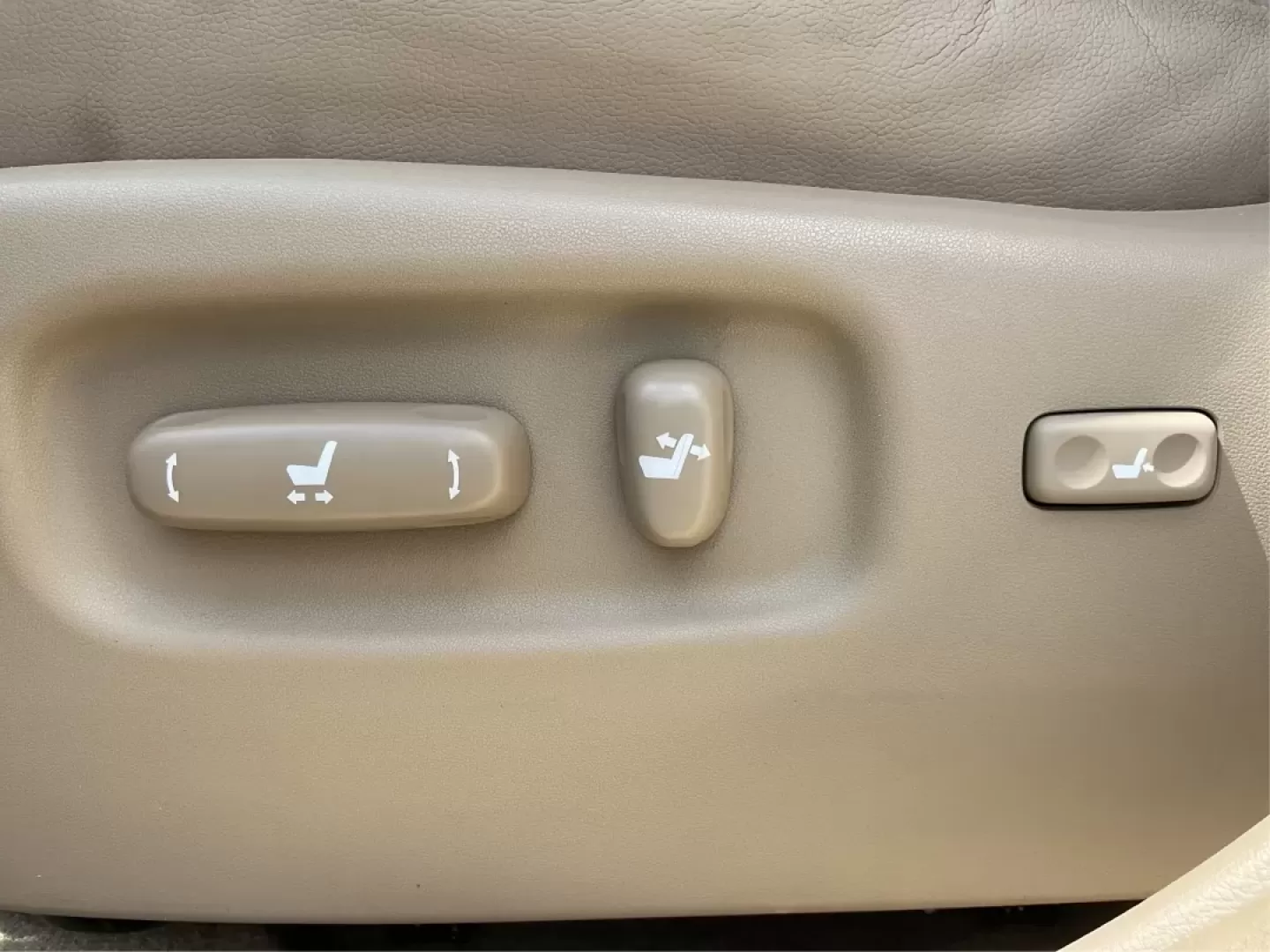 2008 Toyota Highlander Sport (JTEES43A082) with an 3.5L V-6 DOHC engine, located at 1184 Kauffman Ave, Fairborn, OH, 45324, (937) 908-9800, 39.807072, -84.030914 - ### Discover Your Next Adventure with the 2008 Toyota Highlander Sport<br /> <br /> Are you ready to elevate your family outings or weekend getaways? The 2008 Toyota Highlander Sport is the perfect companion for those who seek both comfort and capability. This SUV is designed to accommodate growing - Photo#16