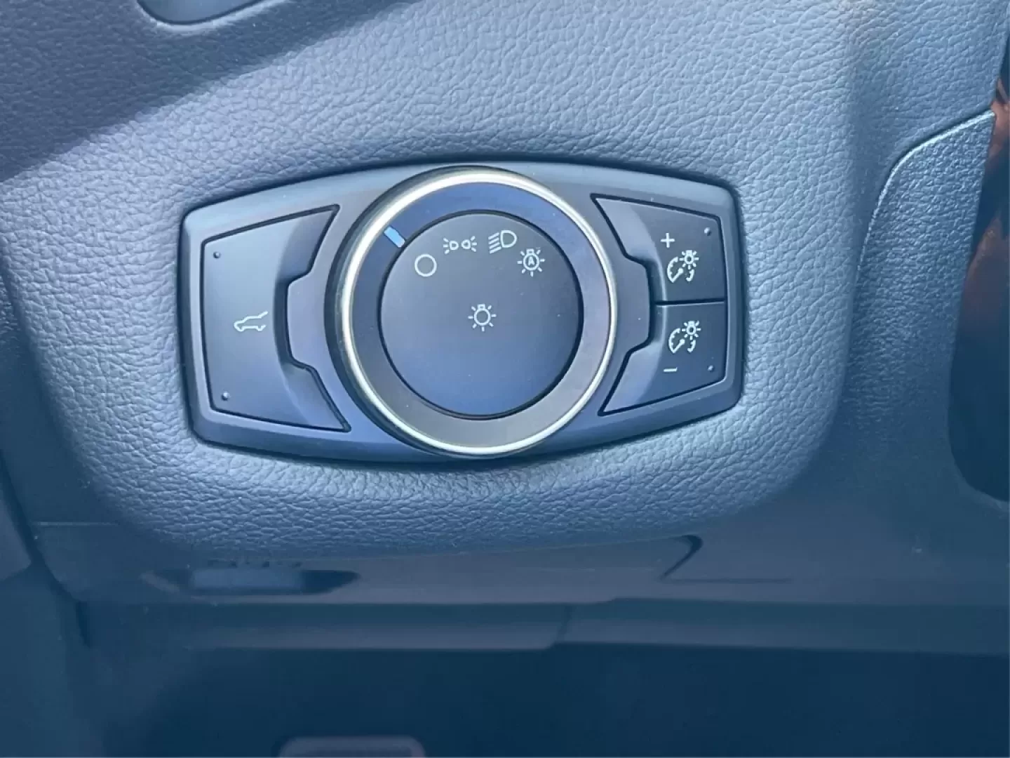 2017 Ford Escape S (1FMCU0F77HU) with an Duratec 2.5L I-4 DOHC engine, located at 1230 East Main St, Xenia, OH, 45385, (937) 908-9800, 39.688026, -83.910172 - **Discover Your Perfect Adventure Partner: 2017 Ford Escape S at Advantage Car and Credit in Fairborn, OH!**<br /> <br /> Are you searching for a dependable vehicle that seamlessly fits into your active lifestyle? Look no further than this 2017 Ford Escape S, designed for adventurers, commuters, and - Photo#17