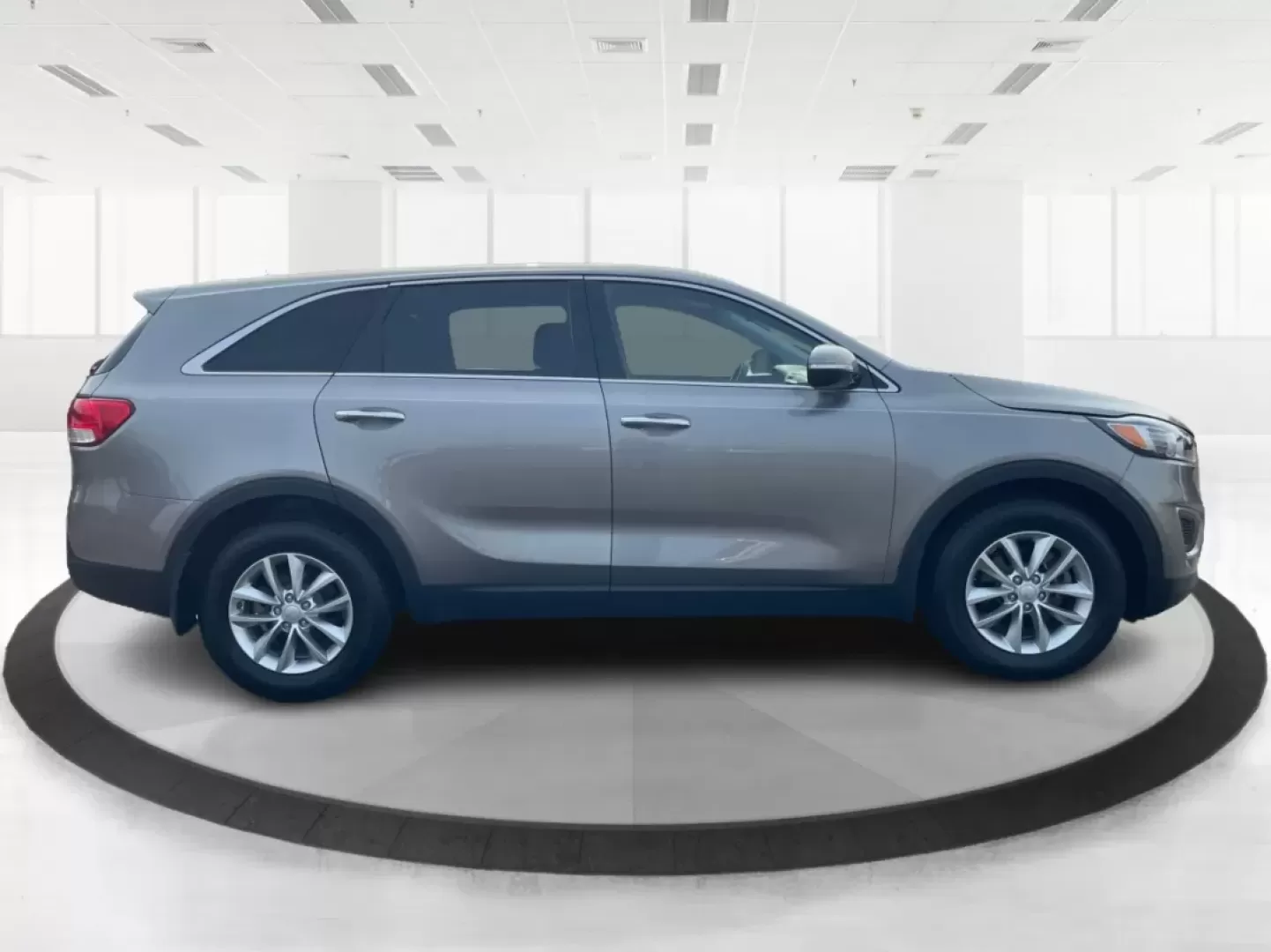2017 Kia Sorento 2.4L L (5XYPG4A3XHG) with an 2.4L I-4 gasoline direct injection engine, located at 1230 East Main St, Xenia, OH, 45385, (937) 908-9800, 39.688026, -83.910172 - **Adventure Awaits with the 2017 Kia Sorento at Advantage Car and Credit!**<br /> <br /> Are you ready to elevate your family's weekend adventures or streamline your daily commute? Look no further than the 2017 Kia Sorento, available now at Advantage Car and Credit in Fairborn, OH! This spacious SUV - Photo#1