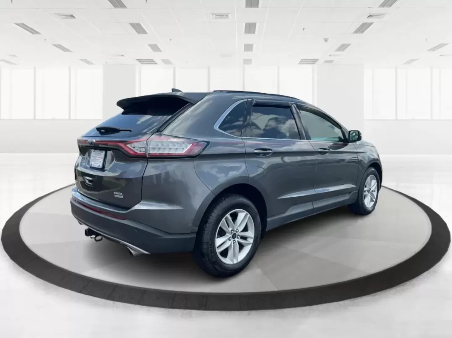 2016 Ford Edge SEL (2FMPK3J91GB) with an 3.5L V-6 DOHC engine, located at 4508 South Dixie Dr, Moraine, OH, 45439, (937) 908-9800, 39.689976, -84.218452 - **Experience the Road Ahead with the 2016 Ford Edge SEL - Your Adventure Awaits!**<br /> <br /> Are you ready for your next road trip or family outing? The 2016 Ford Edge SEL is not just a car; it's a versatile SUV that caters to your lifestyle needs, making it the perfect companion for growing fami - Photo#2