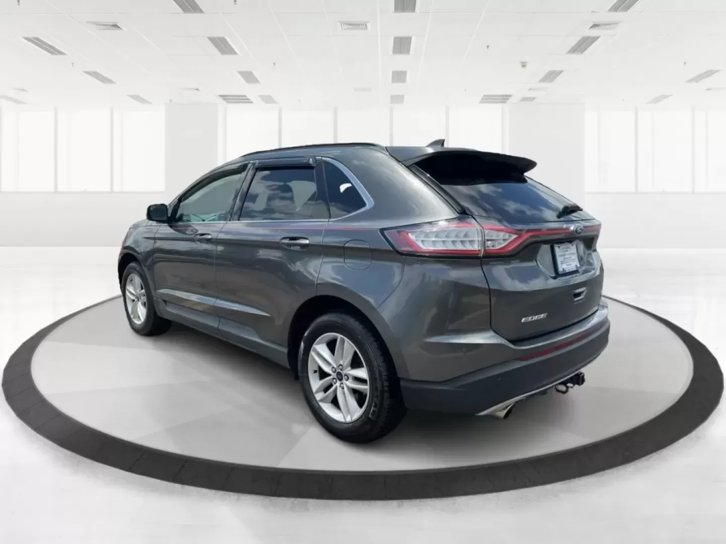 2016 Ford Edge SEL (2FMPK3J91GB) with an 3.5L V-6 DOHC engine, located at 4508 South Dixie Dr, Moraine, OH, 45439, (937) 908-9800, 39.689976, -84.218452 - **Experience the Road Ahead with the 2016 Ford Edge SEL - Your Adventure Awaits!**<br /> <br /> Are you ready for your next road trip or family outing? The 2016 Ford Edge SEL is not just a car; it's a versatile SUV that caters to your lifestyle needs, making it the perfect companion for growing fami - Photo#4