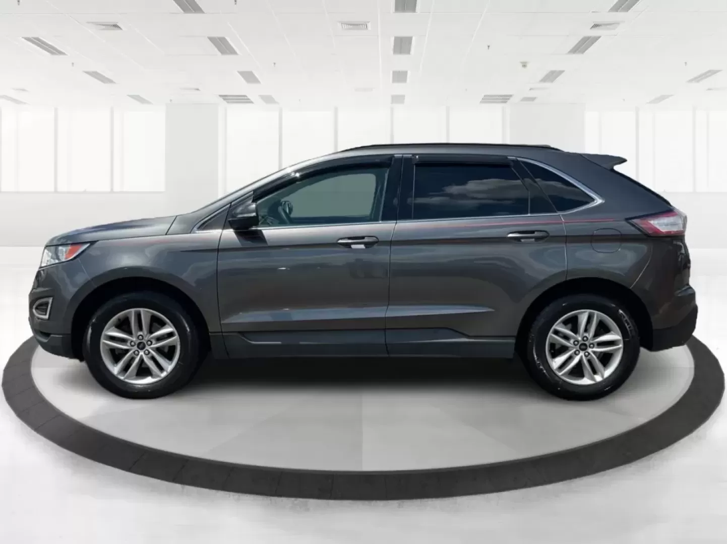 2016 Ford Edge SEL (2FMPK3J91GB) with an 3.5L V-6 DOHC engine, located at 4508 South Dixie Dr, Moraine, OH, 45439, (937) 908-9800, 39.689976, -84.218452 - **Experience the Road Ahead with the 2016 Ford Edge SEL - Your Adventure Awaits!**<br /> <br /> Are you ready for your next road trip or family outing? The 2016 Ford Edge SEL is not just a car; it's a versatile SUV that caters to your lifestyle needs, making it the perfect companion for growing fami - Photo#5