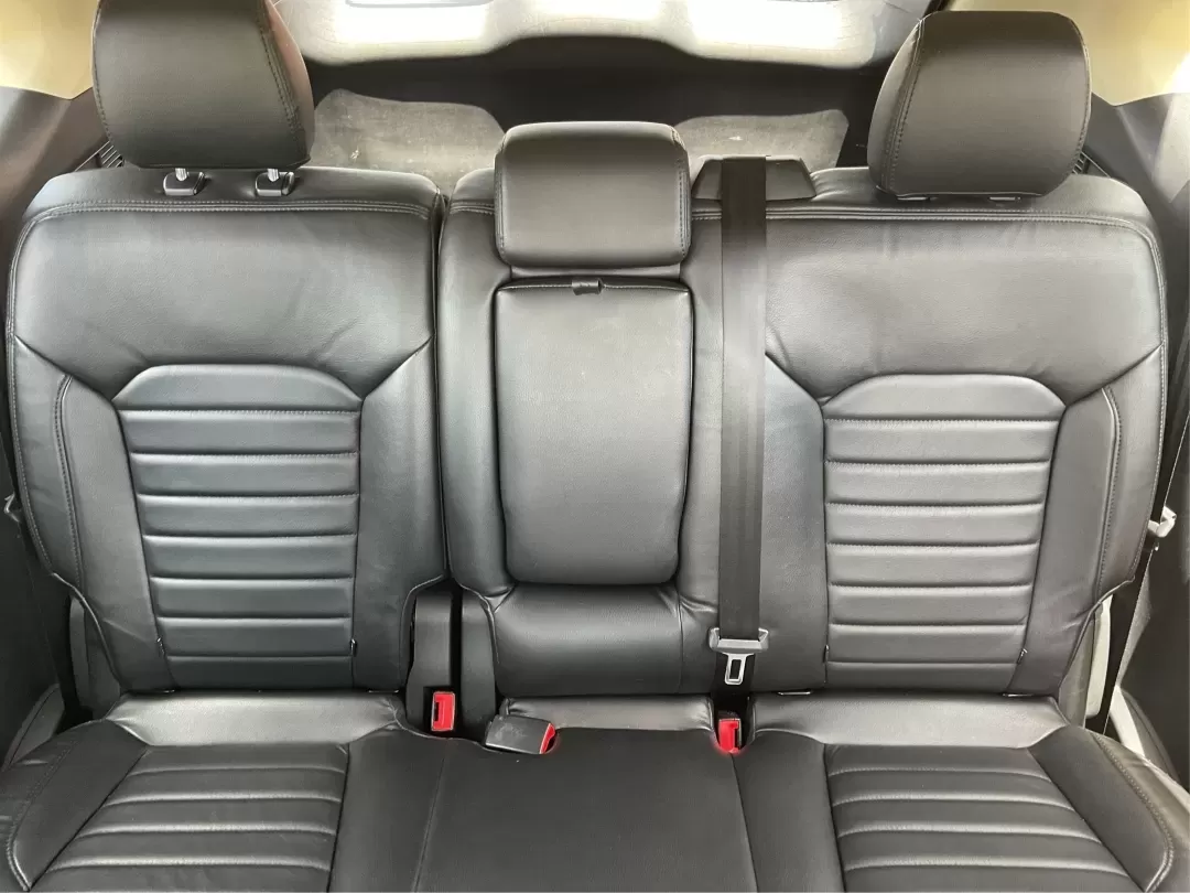 2016 Ford Edge SEL (2FMPK3J91GB) with an 3.5L V-6 DOHC engine, located at 4508 South Dixie Dr, Moraine, OH, 45439, (937) 908-9800, 39.689976, -84.218452 - **Experience the Road Ahead with the 2016 Ford Edge SEL - Your Adventure Awaits!**<br /> <br /> Are you ready for your next road trip or family outing? The 2016 Ford Edge SEL is not just a car; it's a versatile SUV that caters to your lifestyle needs, making it the perfect companion for growing fami - Photo#14