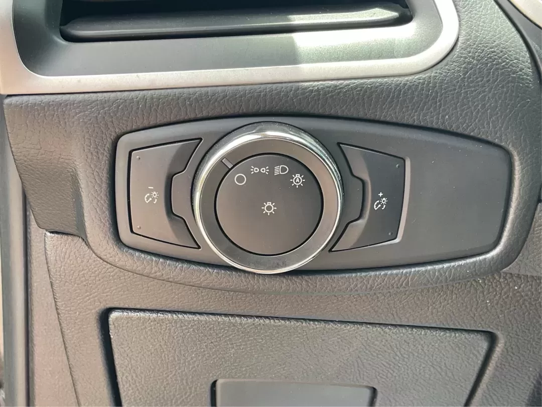 2016 Ford Edge SEL (2FMPK3J91GB) with an 3.5L V-6 DOHC engine, located at 4508 South Dixie Dr, Moraine, OH, 45439, (937) 908-9800, 39.689976, -84.218452 - **Experience the Road Ahead with the 2016 Ford Edge SEL - Your Adventure Awaits!**<br /> <br /> Are you ready for your next road trip or family outing? The 2016 Ford Edge SEL is not just a car; it's a versatile SUV that caters to your lifestyle needs, making it the perfect companion for growing fami - Photo#17