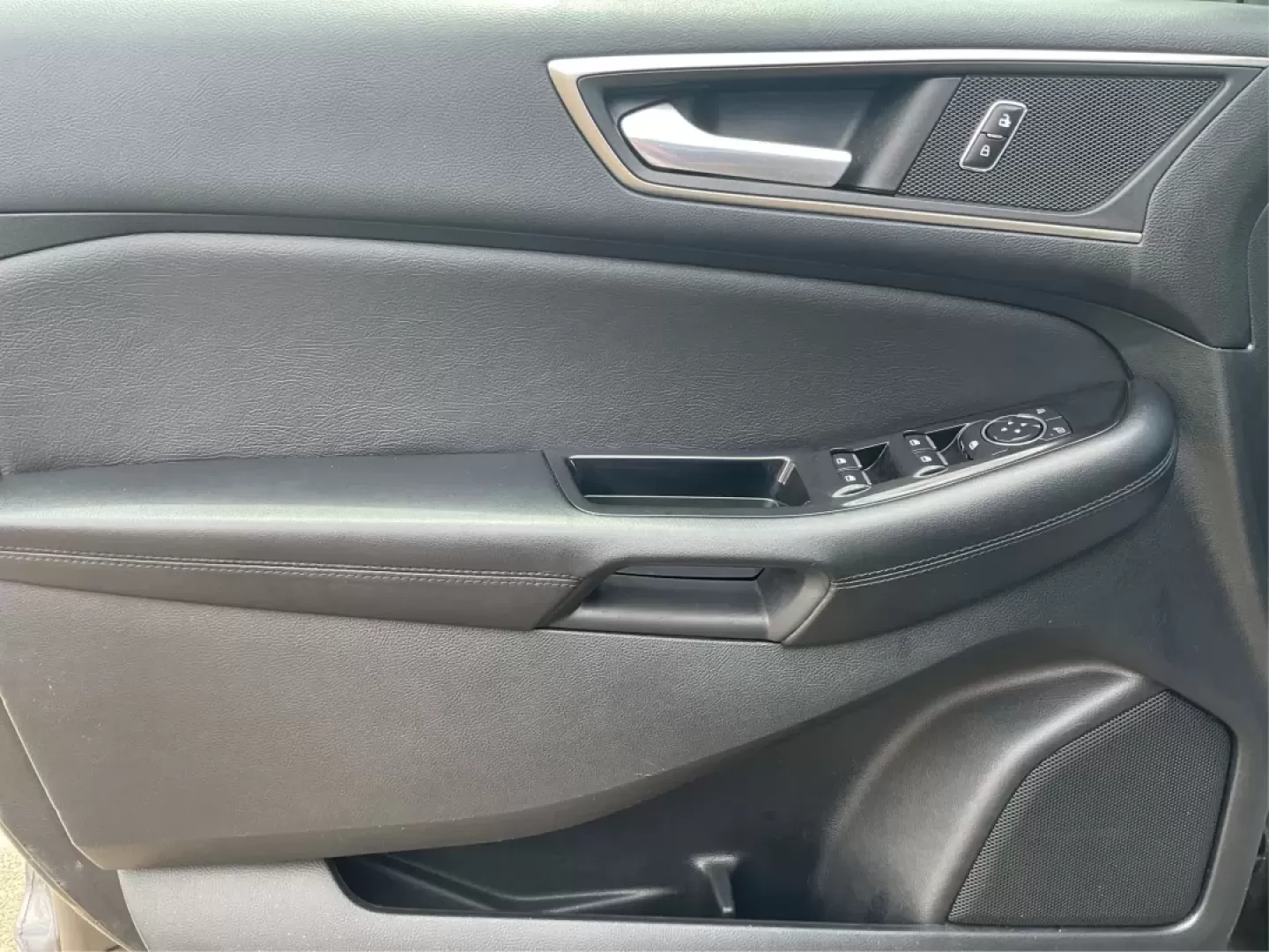 2016 Ford Edge SEL (2FMPK3J91GB) with an 3.5L V-6 DOHC engine, located at 4508 South Dixie Dr, Moraine, OH, 45439, (937) 908-9800, 39.689976, -84.218452 - **Experience the Road Ahead with the 2016 Ford Edge SEL - Your Adventure Awaits!**<br /> <br /> Are you ready for your next road trip or family outing? The 2016 Ford Edge SEL is not just a car; it's a versatile SUV that caters to your lifestyle needs, making it the perfect companion for growing fami - Photo#19